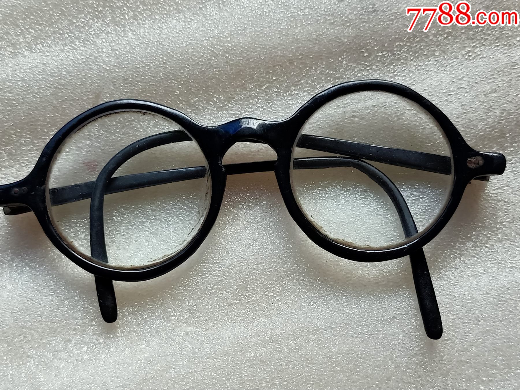 民国时期眼镜c188,可能是水晶的,感觉有一些度数,一个腿有毛病,图可见