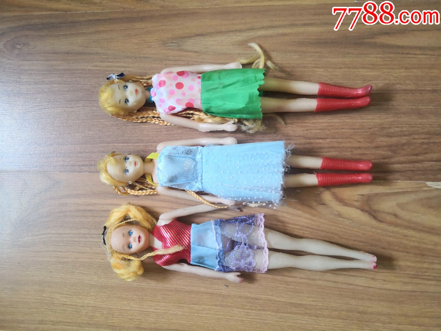 三个老芭比娃娃