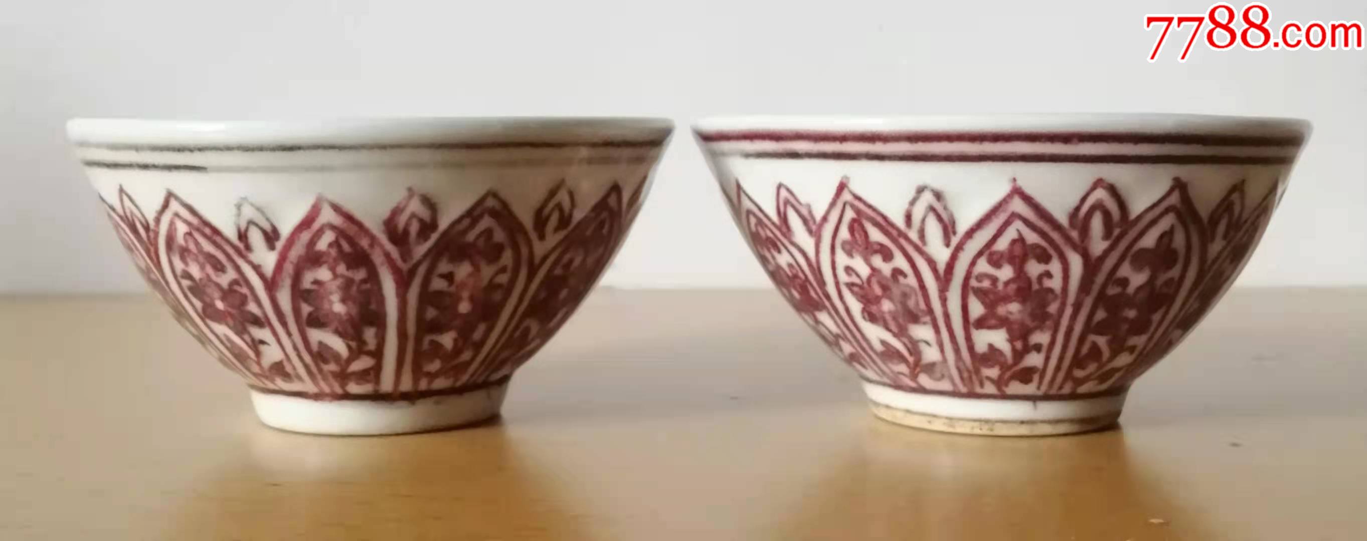 元代釉里红外刻蕉叶纹茶盏一对