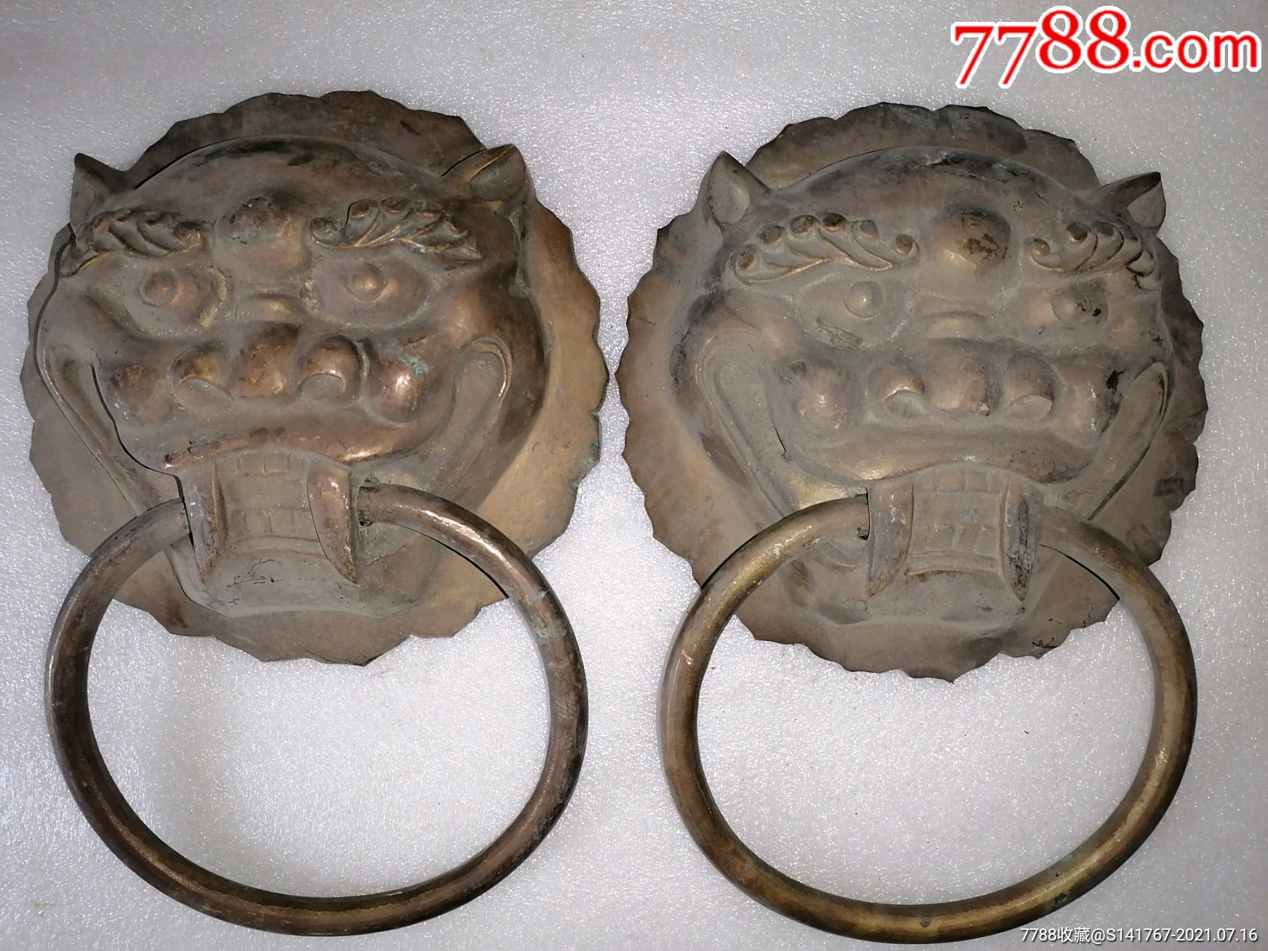 首页 拍卖 铜杂件 >> 大型厚胎辅首门环_铜杂件