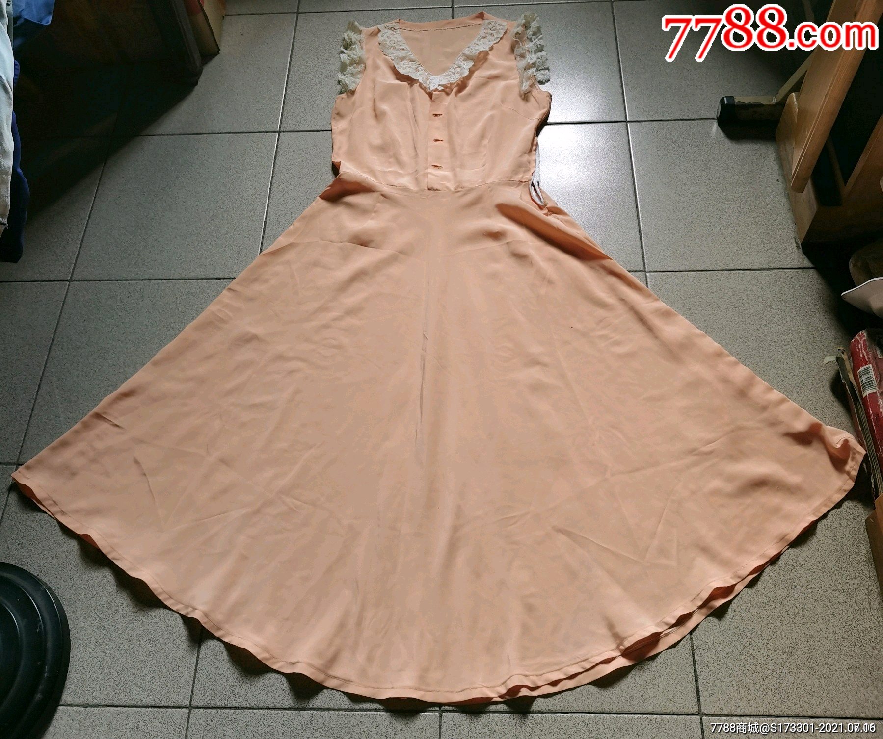 老式蕾丝花边连衣裙