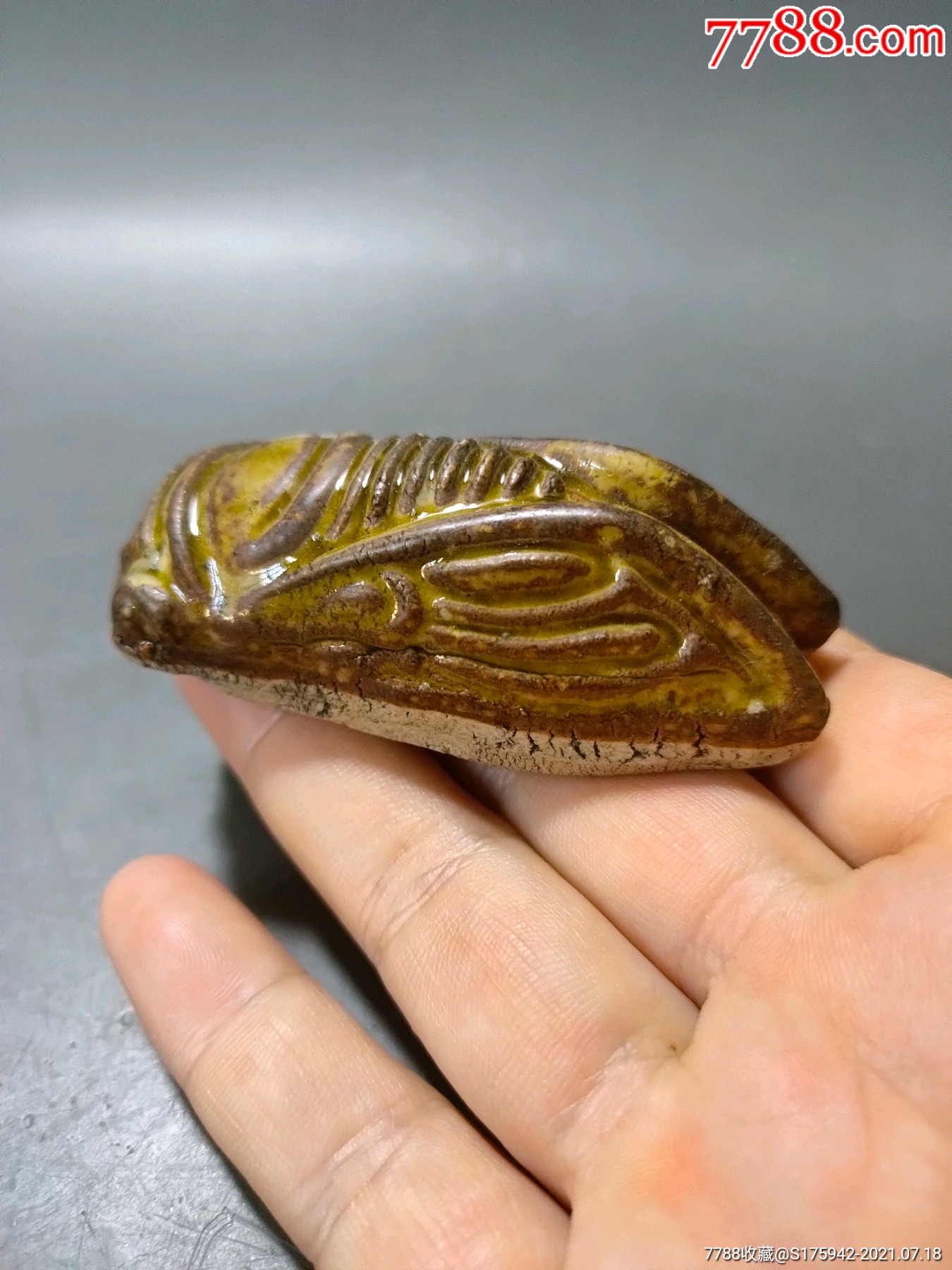 黄釉蝉型瓷口哨