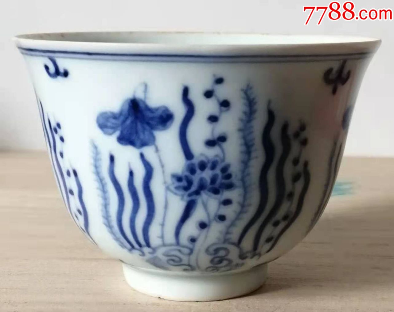 明成化薄胎青花水藻纹杯