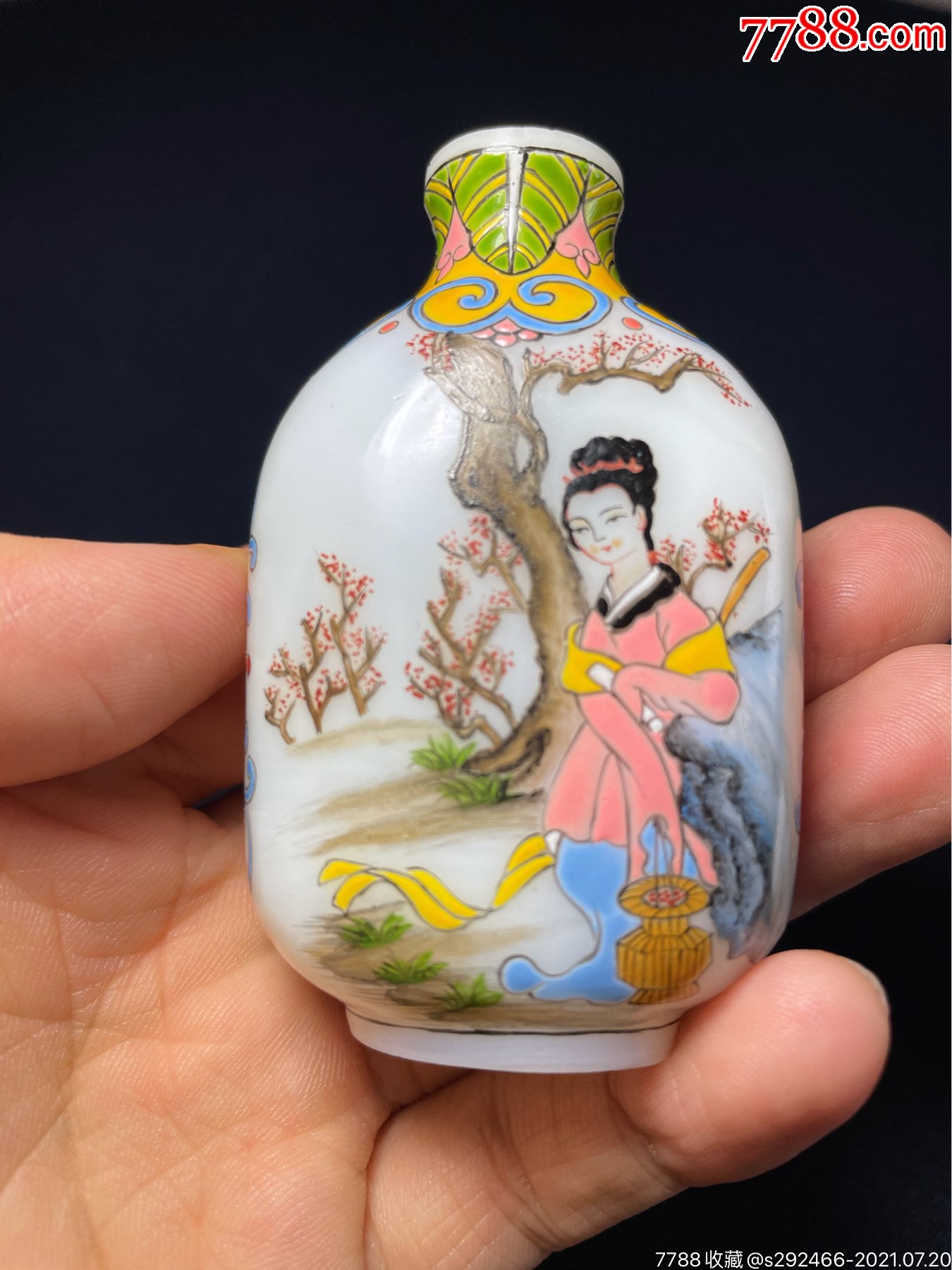 【惠让】古月轩款料胎画珐琅彩鼻烟壶