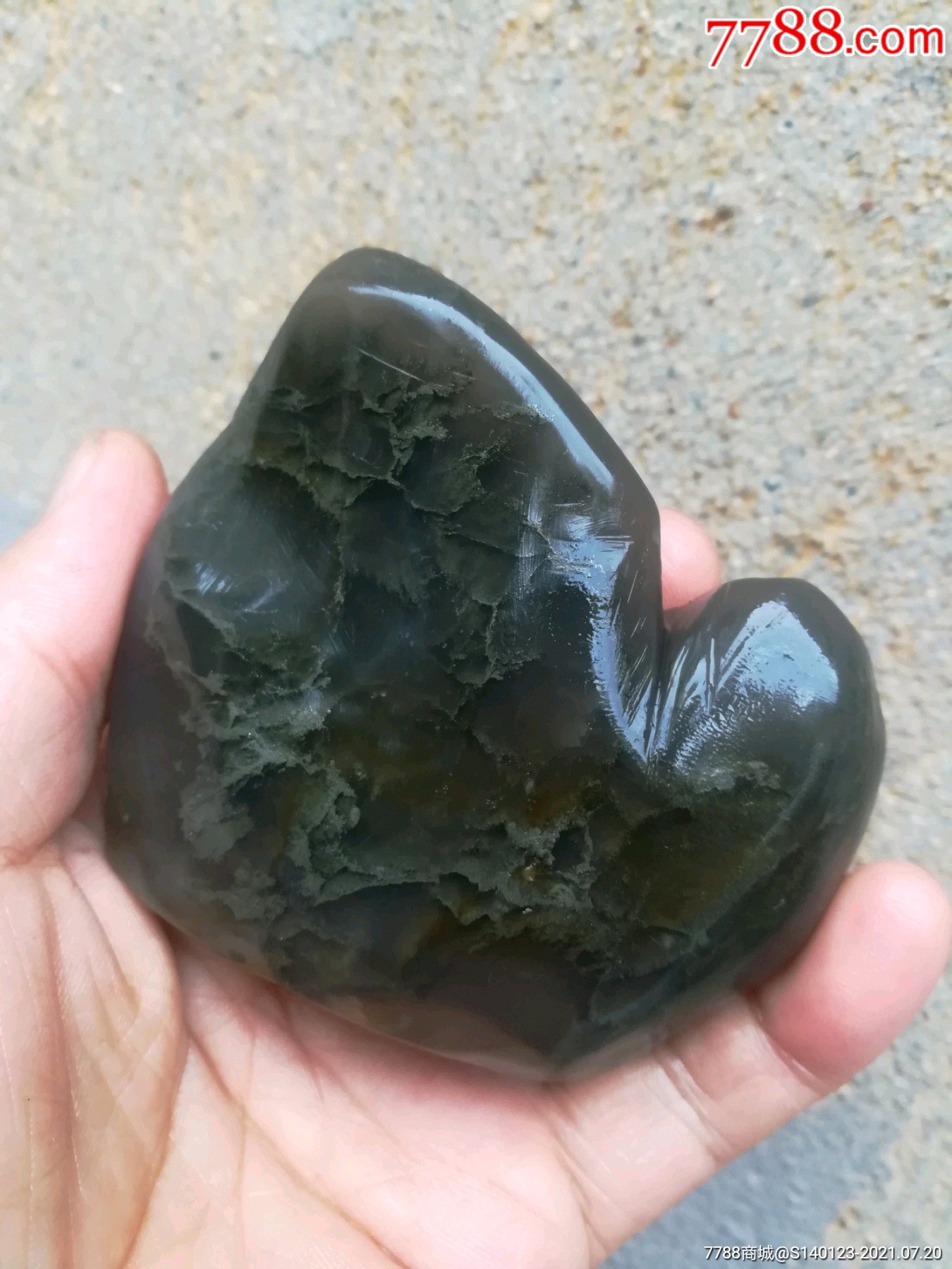 寿山坑头牛角冻石