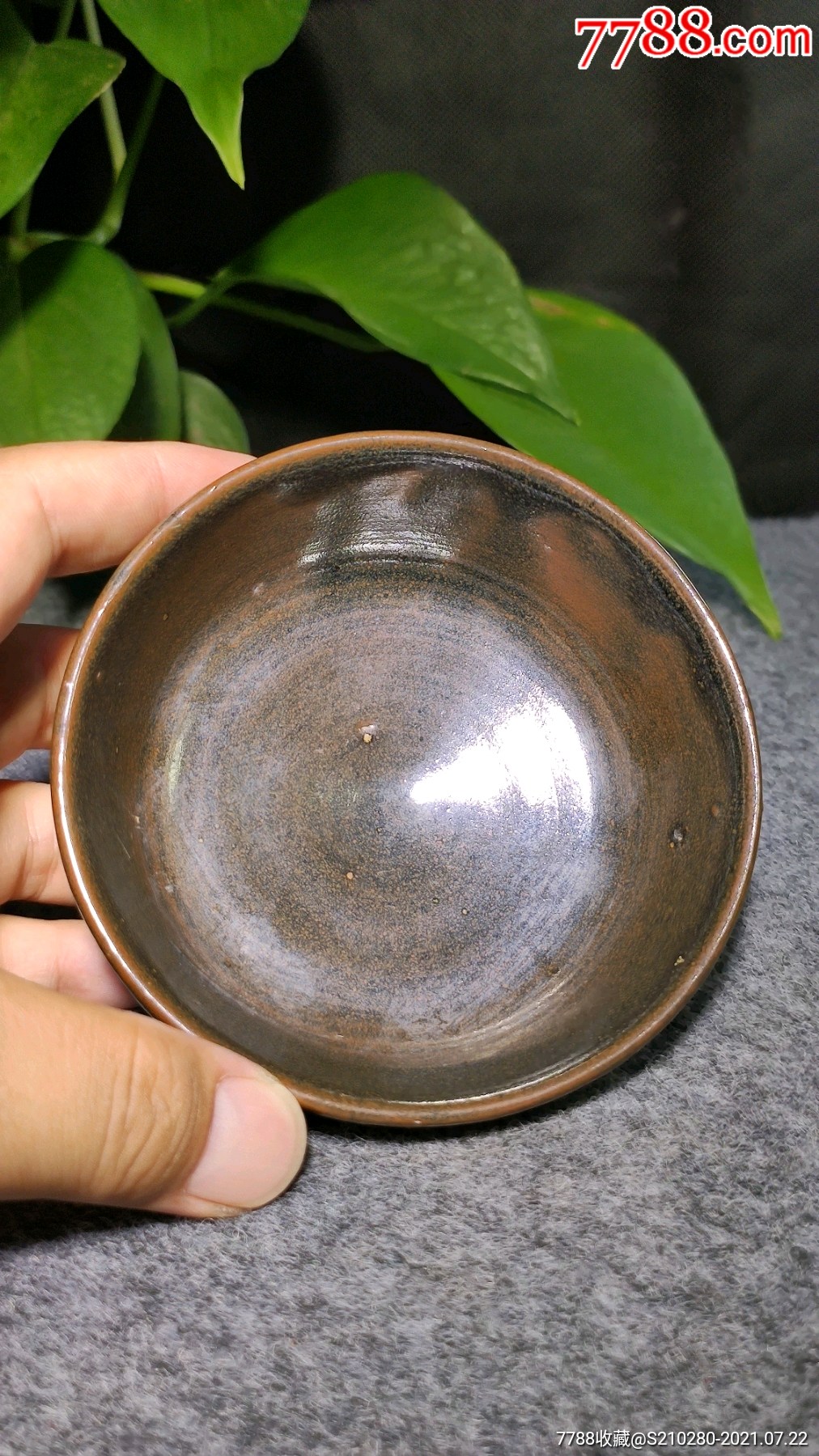 古朴小瓷碗造型独特瓷质细腻釉水肥厚