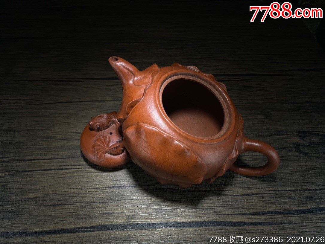 首页 拍卖 紫砂壶 >> 品名:青蛙荷叶壶底款:蒋蓉泥料:紫泥孔位:多孔
