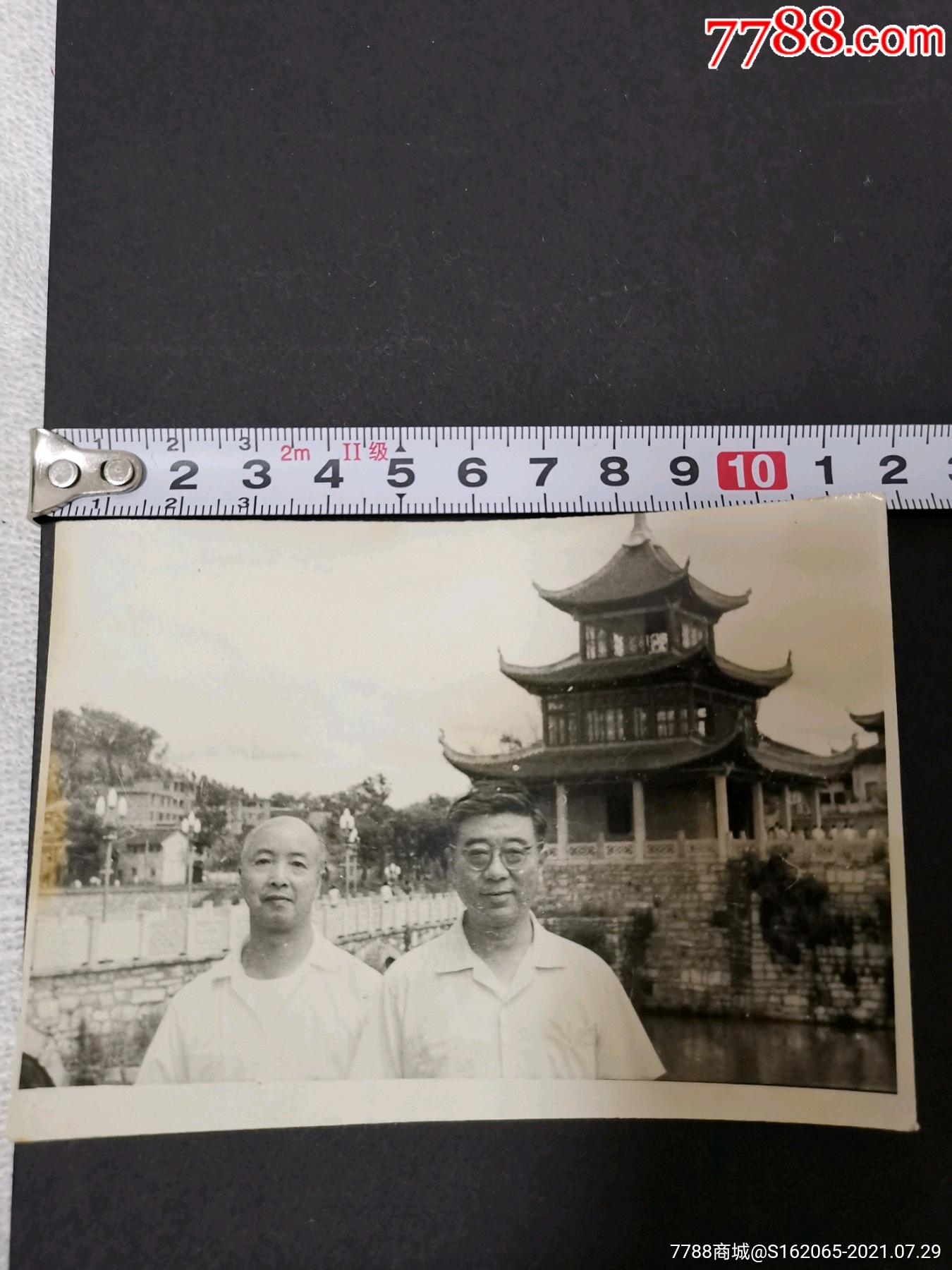 贵阳甲秀楼合影照-价格:1元-au27209317-老照片 -加价-7788收藏__收藏