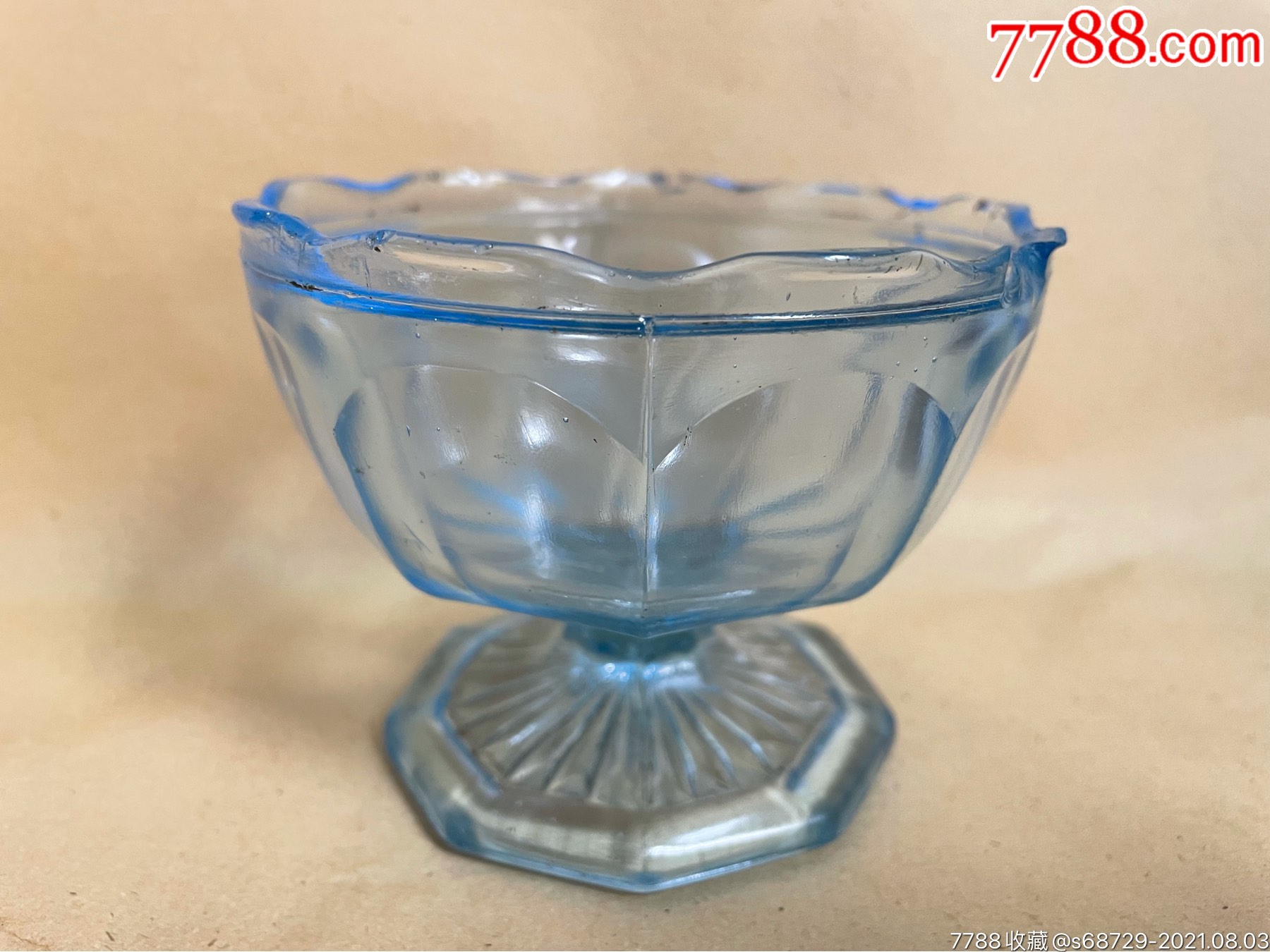 九瓣莲花琉璃杯