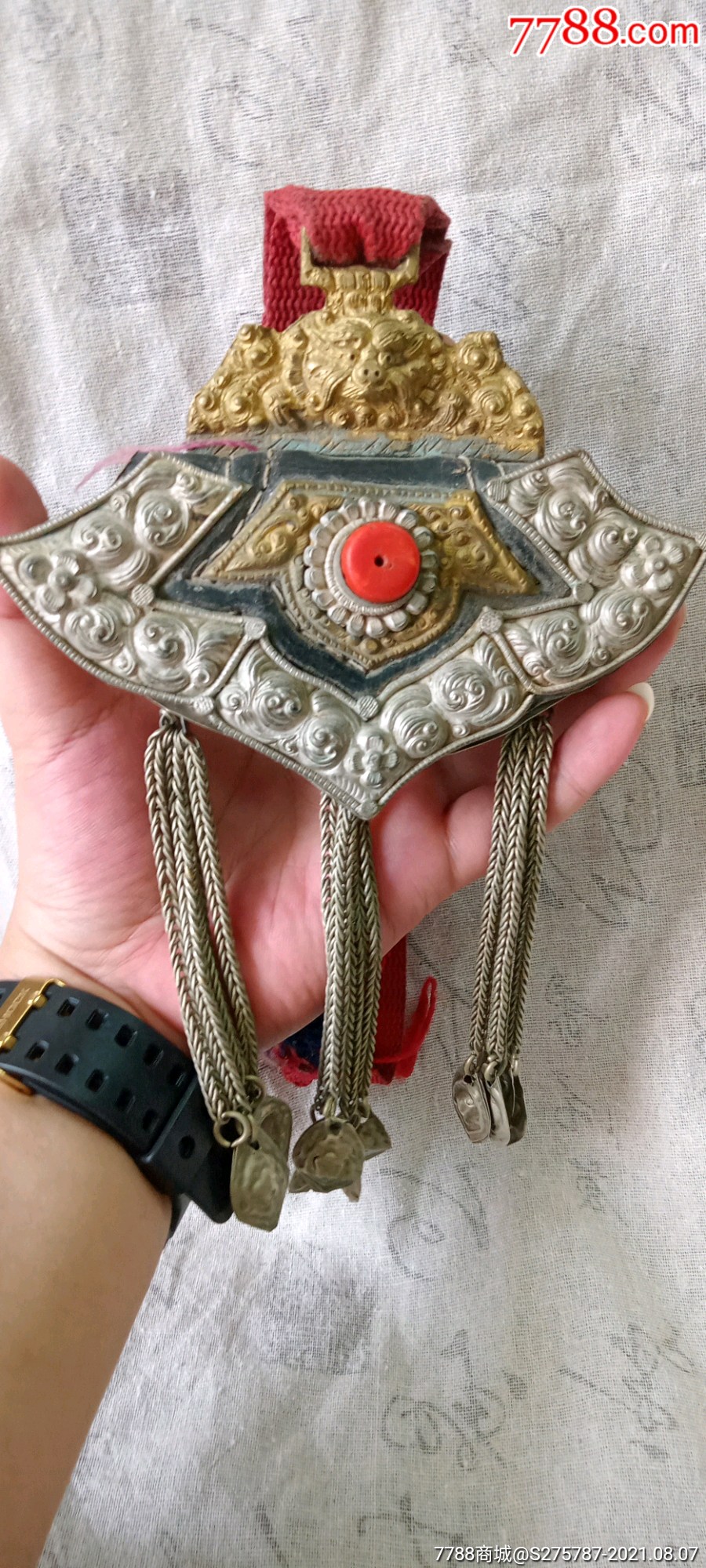 (晚清时期)藏传浮雕纹火镰包