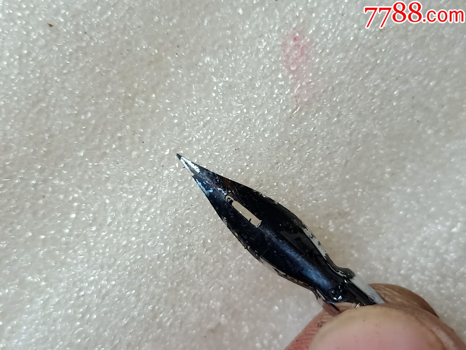 蘸水笔一盒5支c581,2个笔尖是日本,一个无前固定尖的塑料图可见,原皮