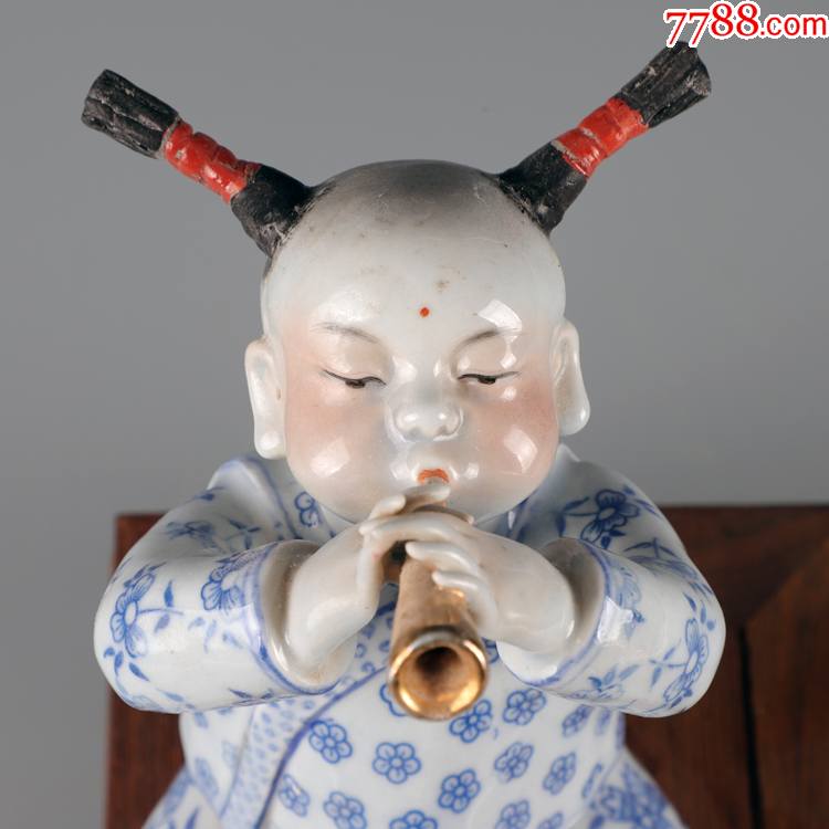 景德镇老厂货瓷器/雕塑瓷--吹喇叭的娃娃