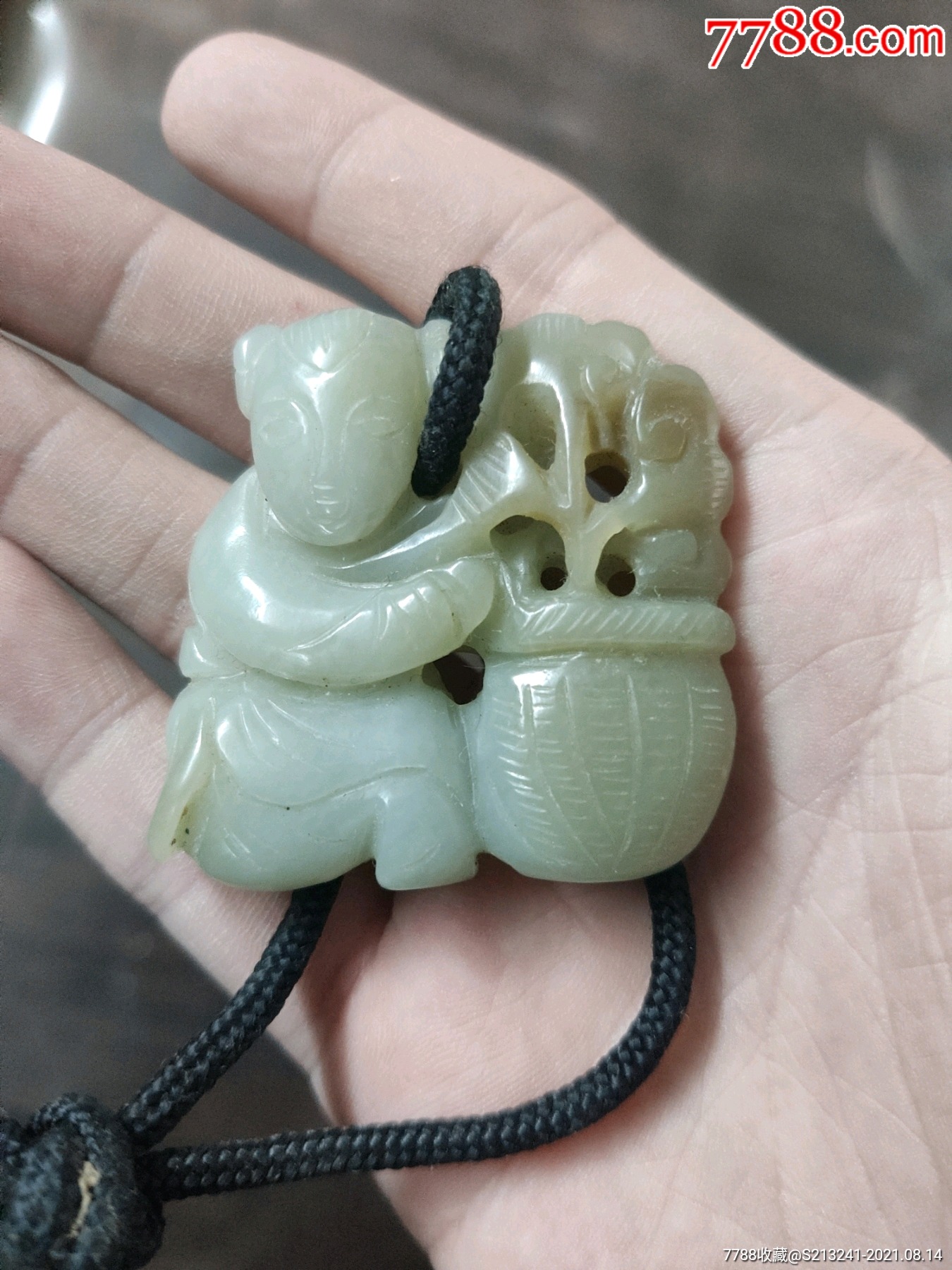和田青白玉雕童子献花篮