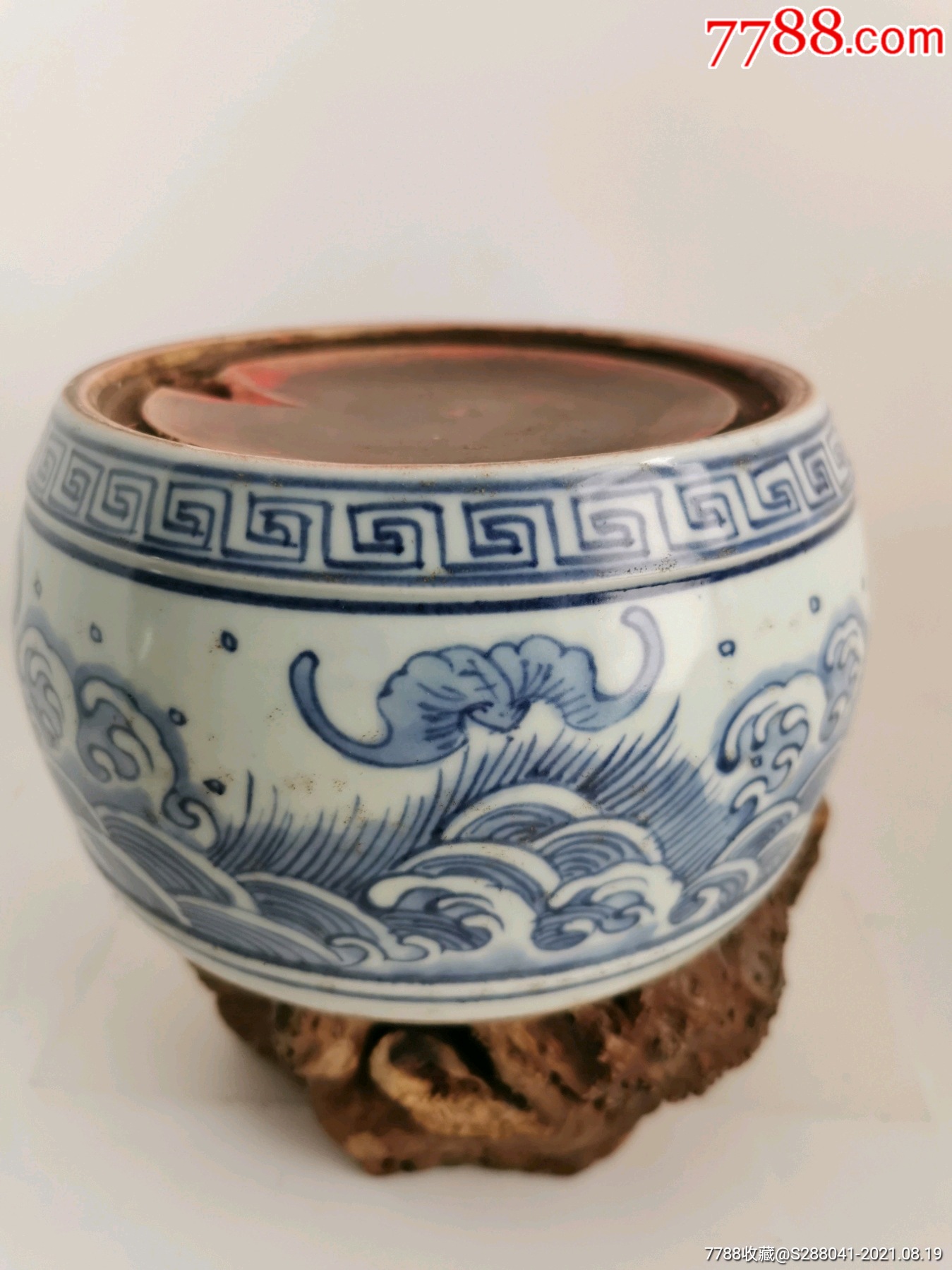 手绘蝙蝠祥云纹青花砚台收藏品摆件