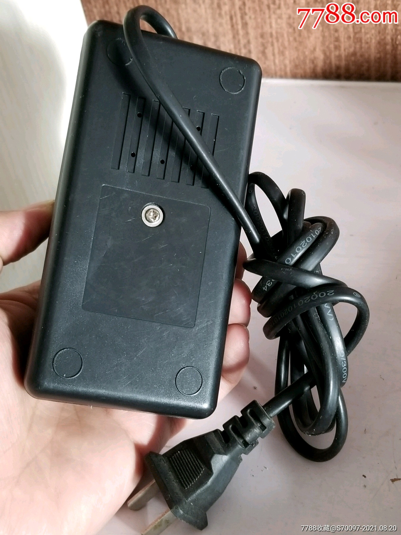 老电话老手机充电器电池合拍,有摩托罗拉诺基亚爱立信索尼等,古董砖头