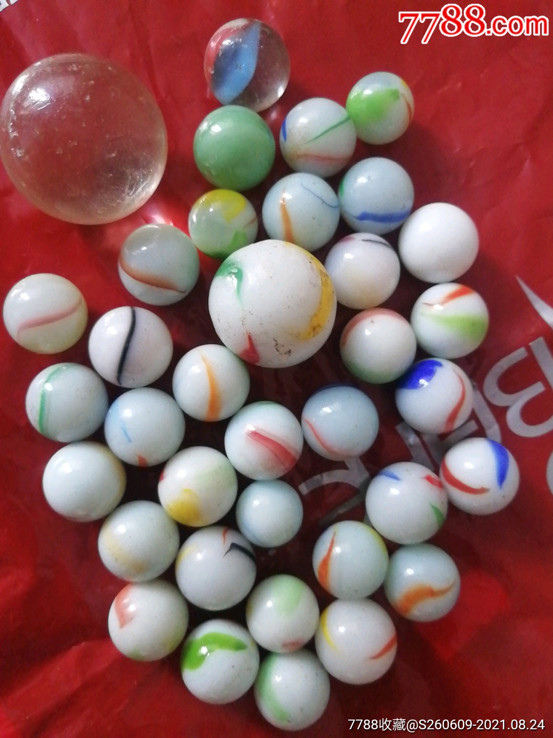 30多个彩色琉璃球
