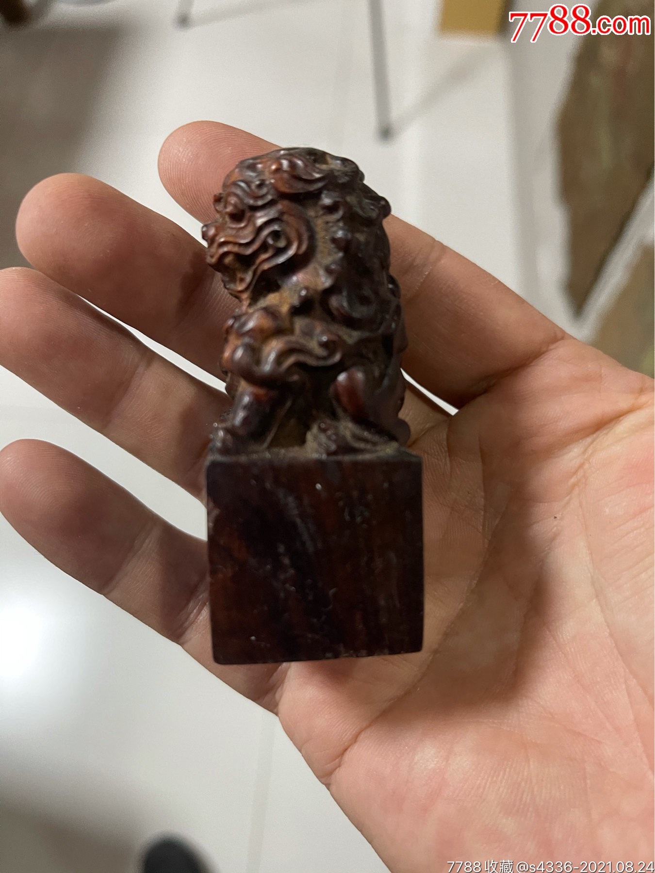 紫檀木雕狮子钮印章