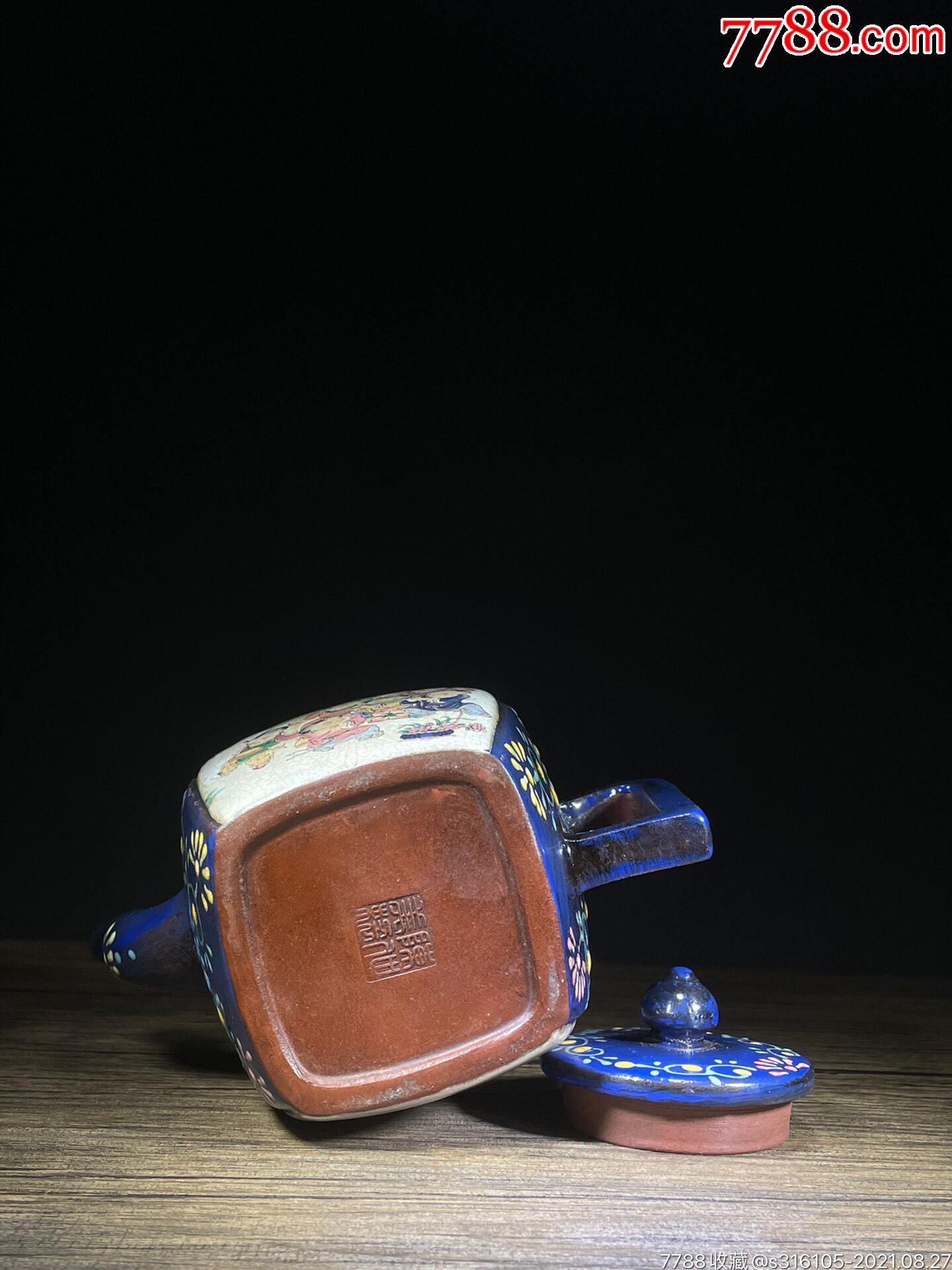 品名:珐琅彩四方壶底款:陈仲美泥料:珐琅彩孔位:独孔尺寸:(厘米)12.