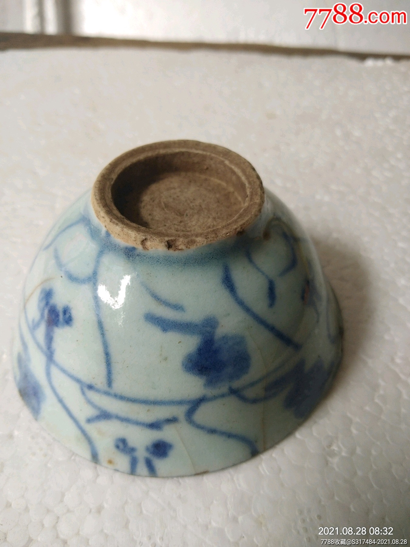 青花花卉纹压手杯