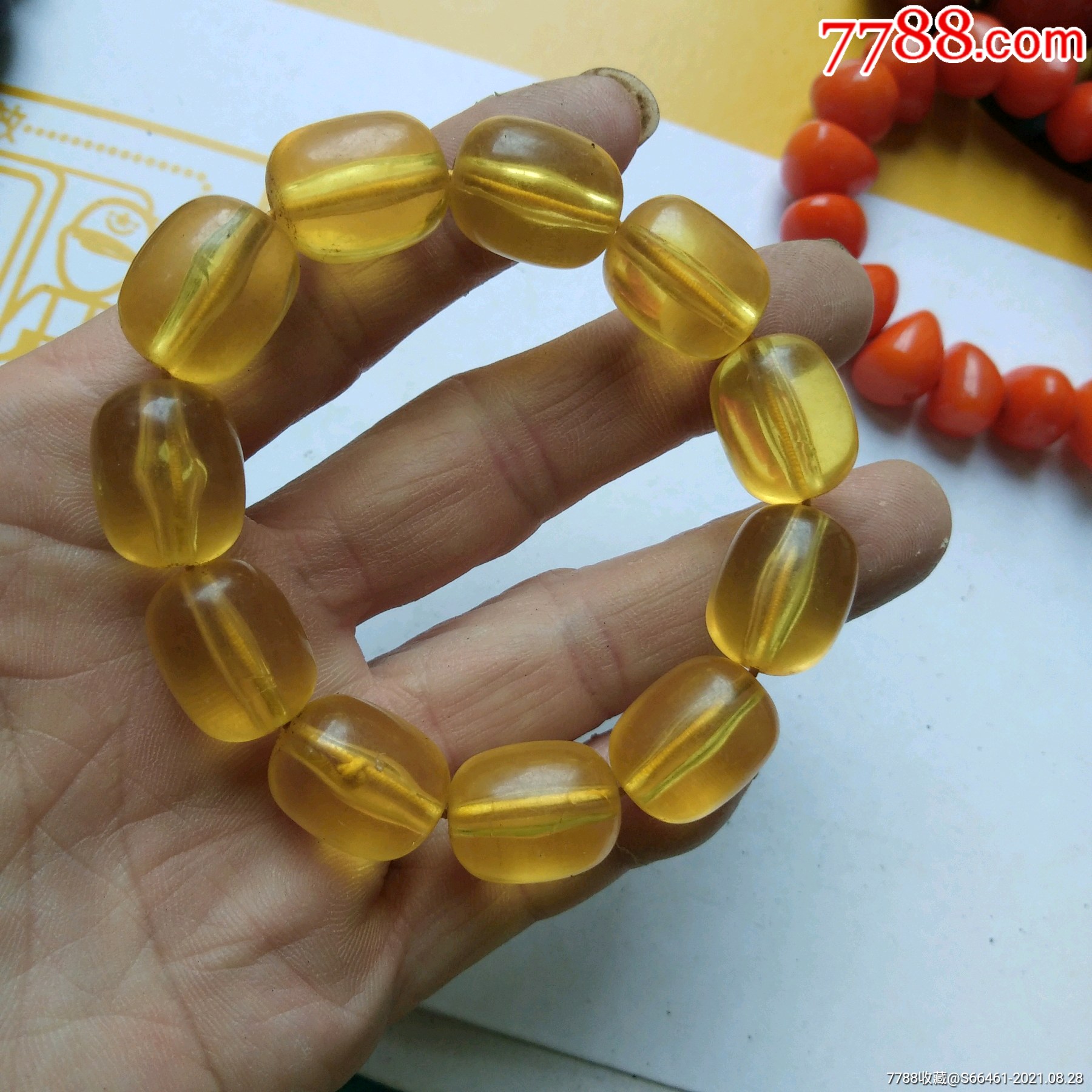 少见的蛋清色蜜蜡手链一个