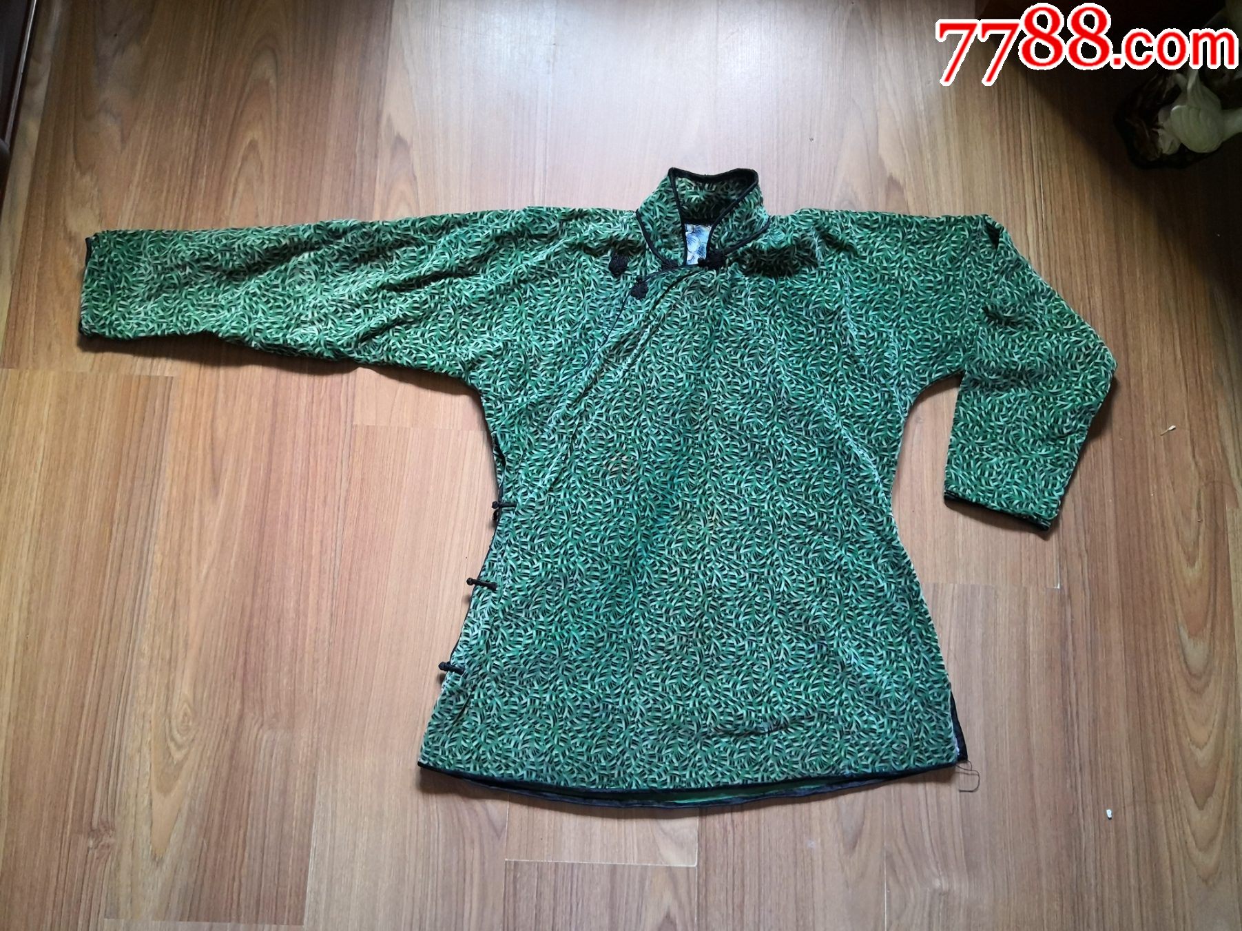 老式绒面偏襟上衣