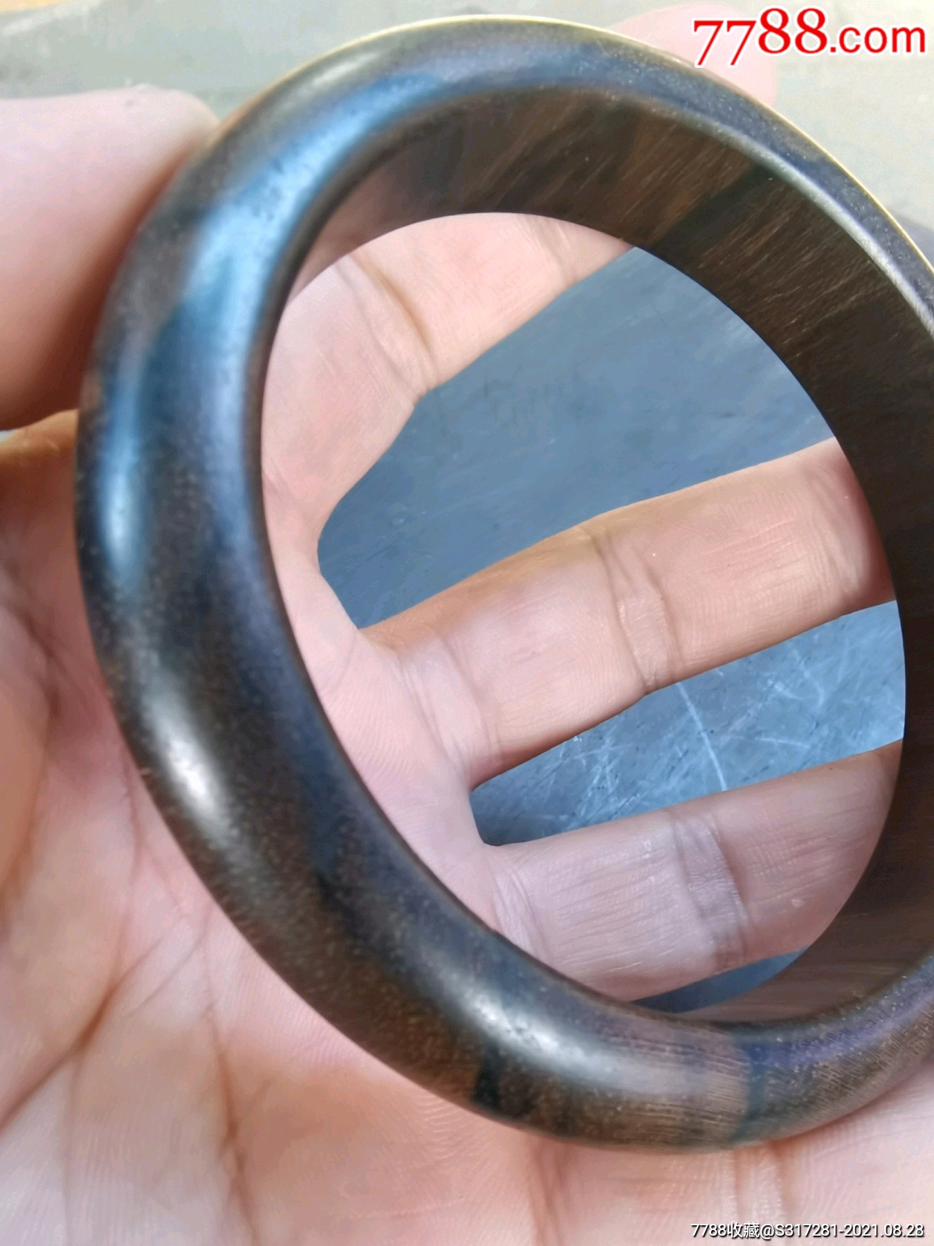 越南芽庄花奇楠沉香手镯一个.