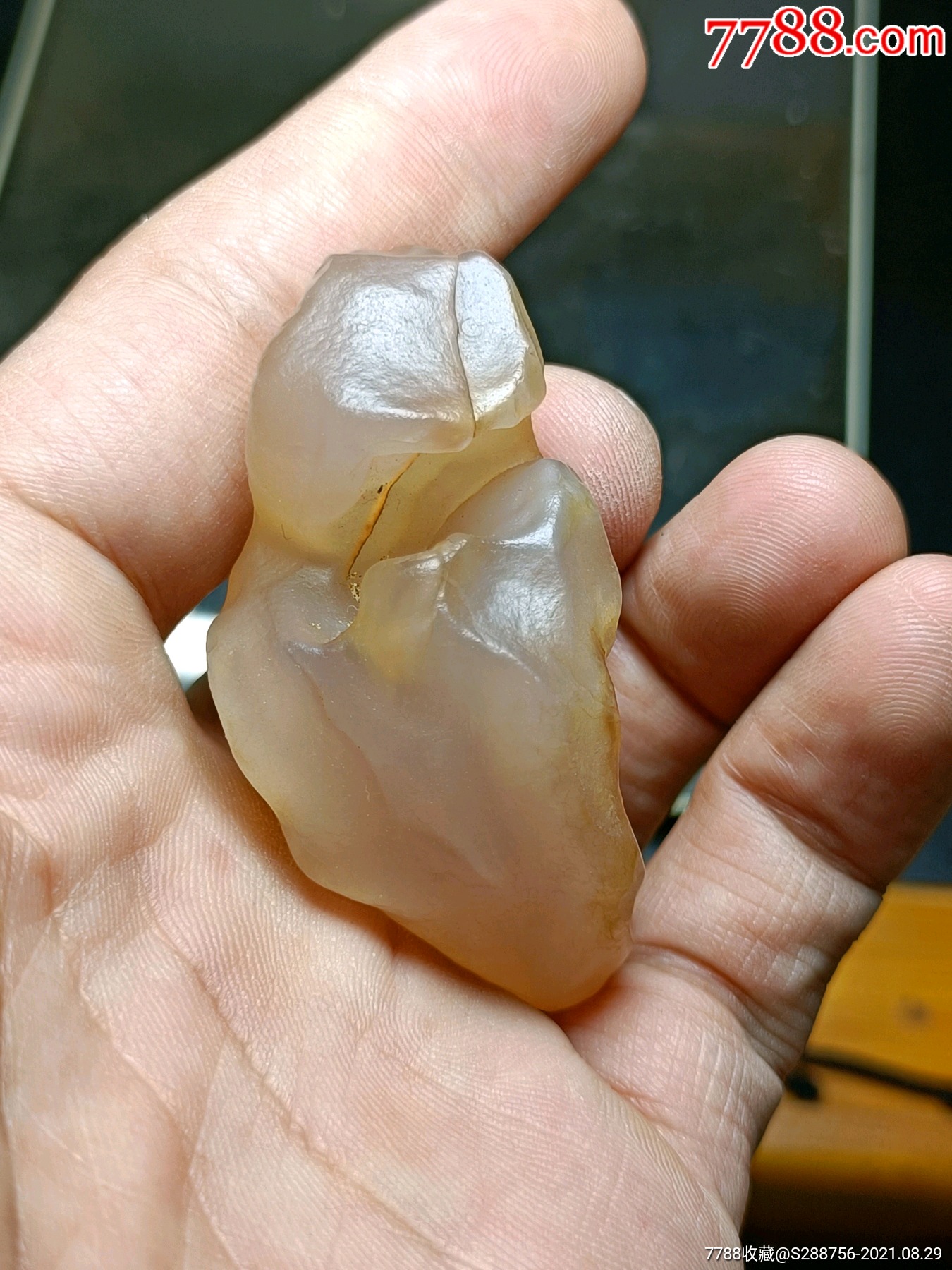 阿拉善玛瑙原石一块形状非常不错