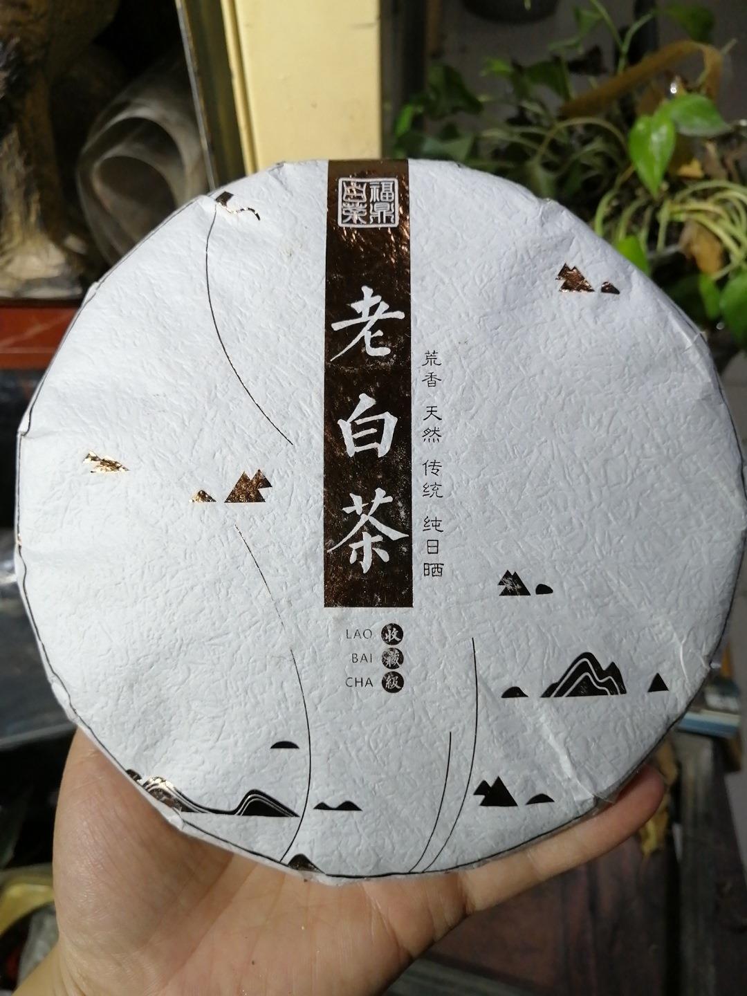 2012年福鼎白茶老茶饼