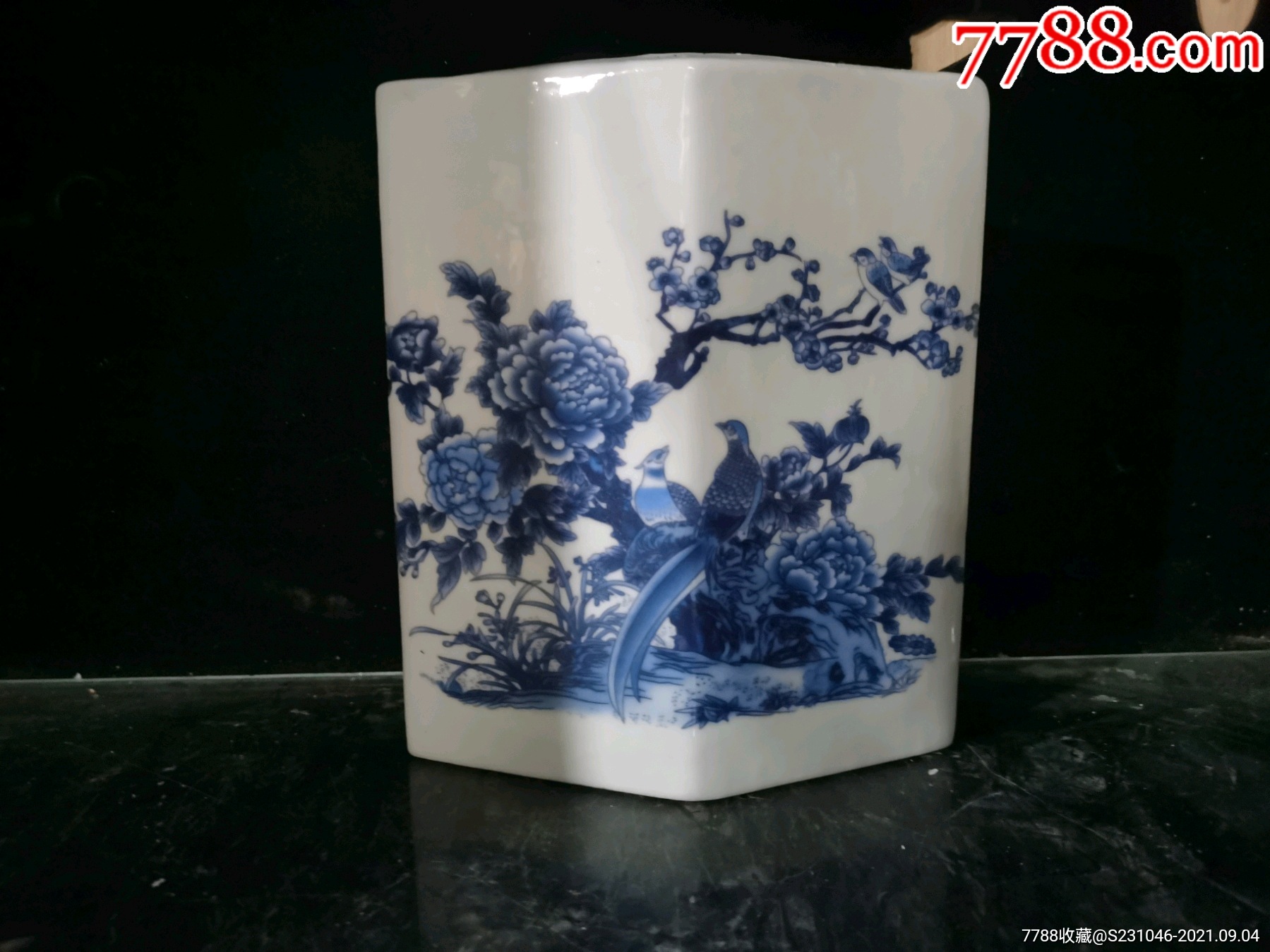 70年代红星瓷厂青花花鸟异型笔筒