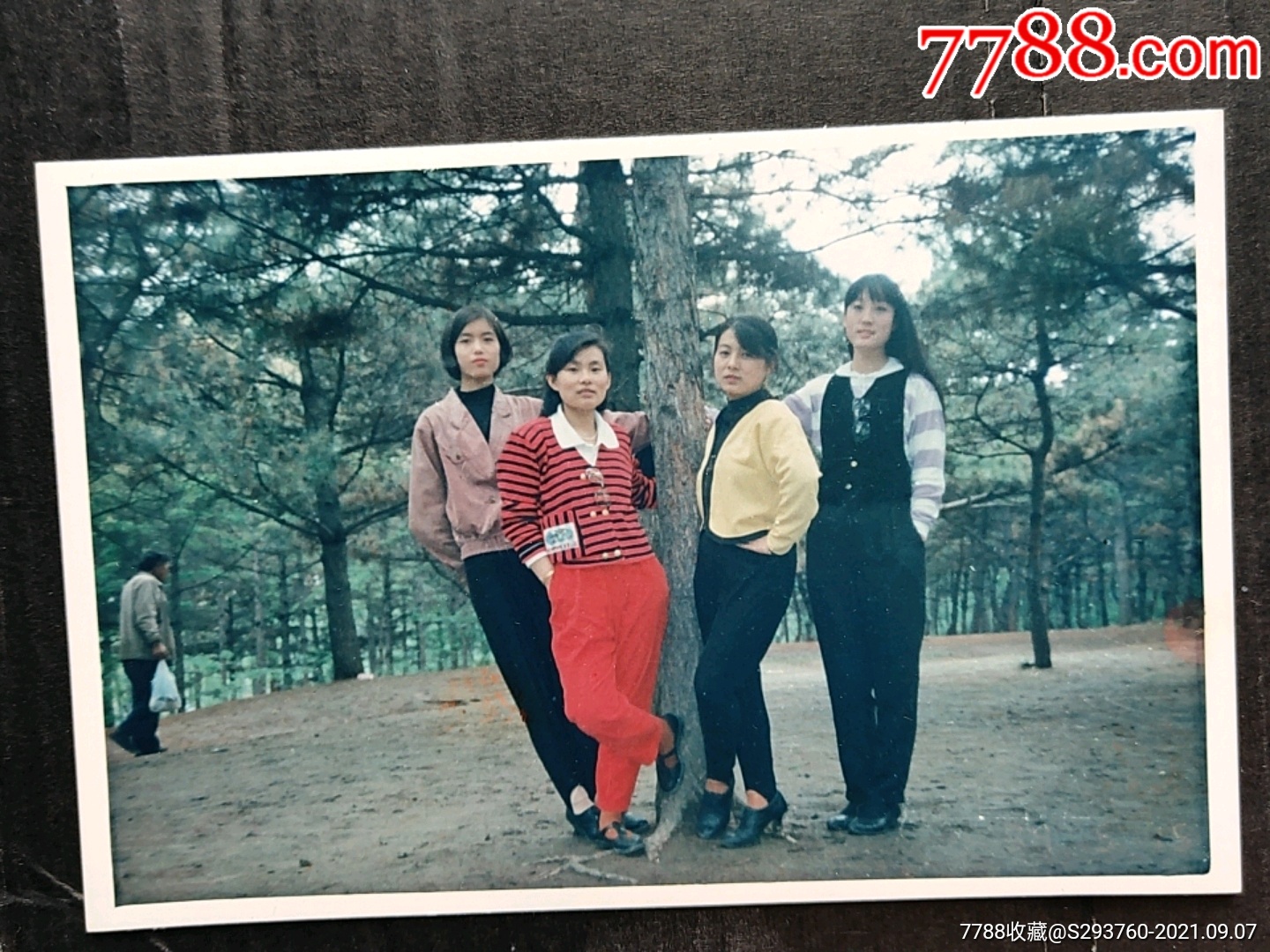 美女合影-价格:10元-au27614501-老照片 -加价-7788收藏__收藏热线