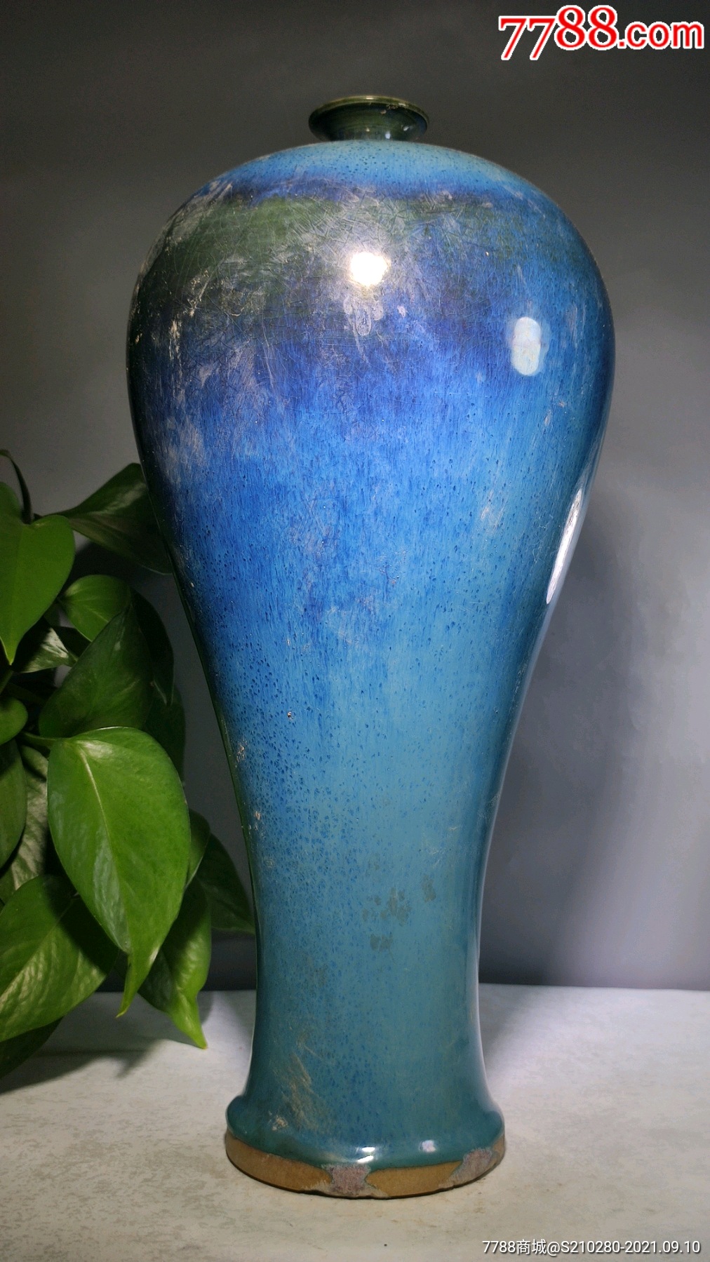 窑变蓝釉大梅瓶造型独特瓷质细腻釉水肥厚十分精致尺寸大摆放美观