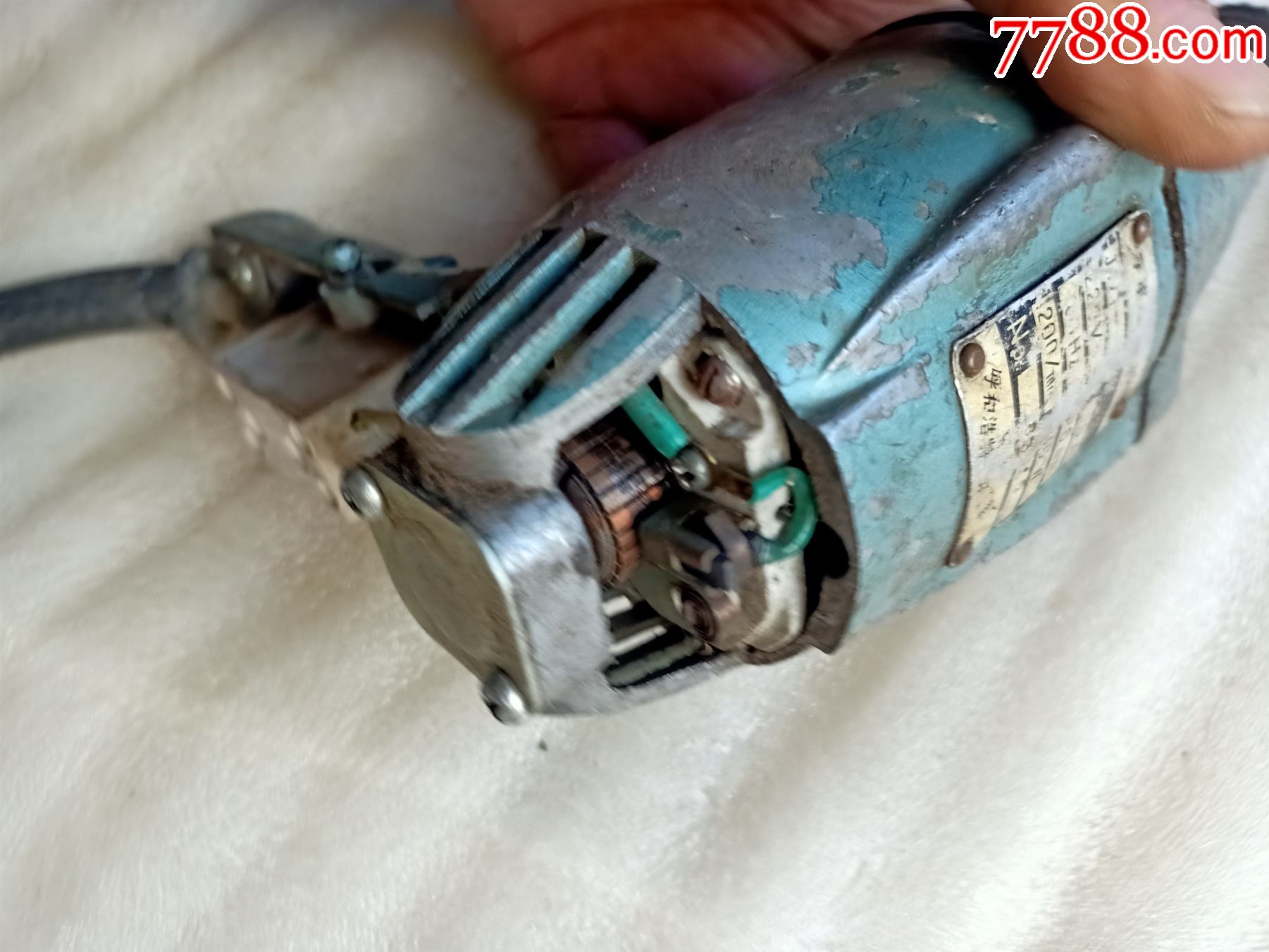 1984年呼市生产的铝壳手电钻d252能用可能碳刷要更换有点打火3米电缆