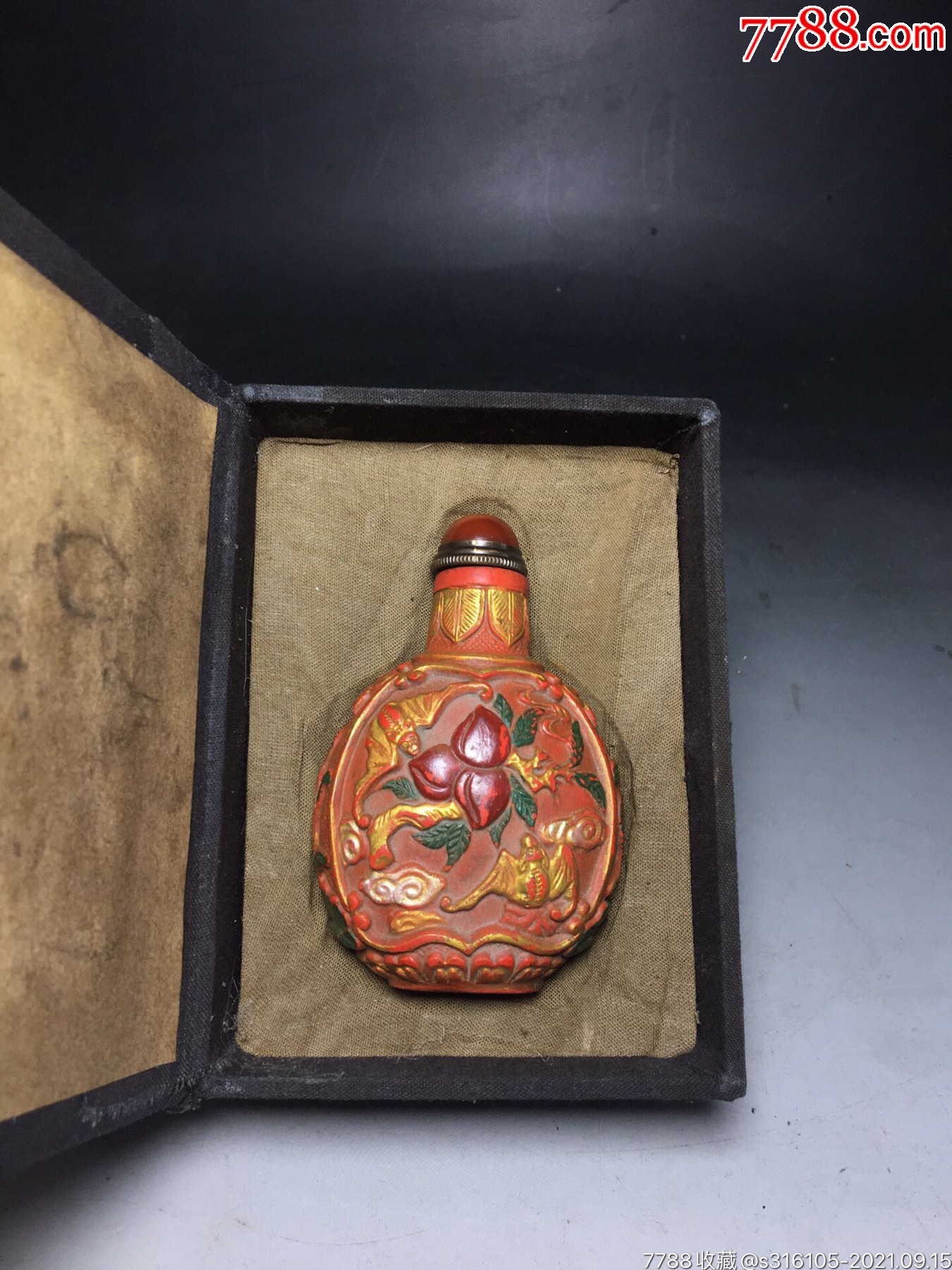 朱砂墨锭鼻烟壶朱砂是将墨团分成小块放入铜模或木头模后压成墨锭作为