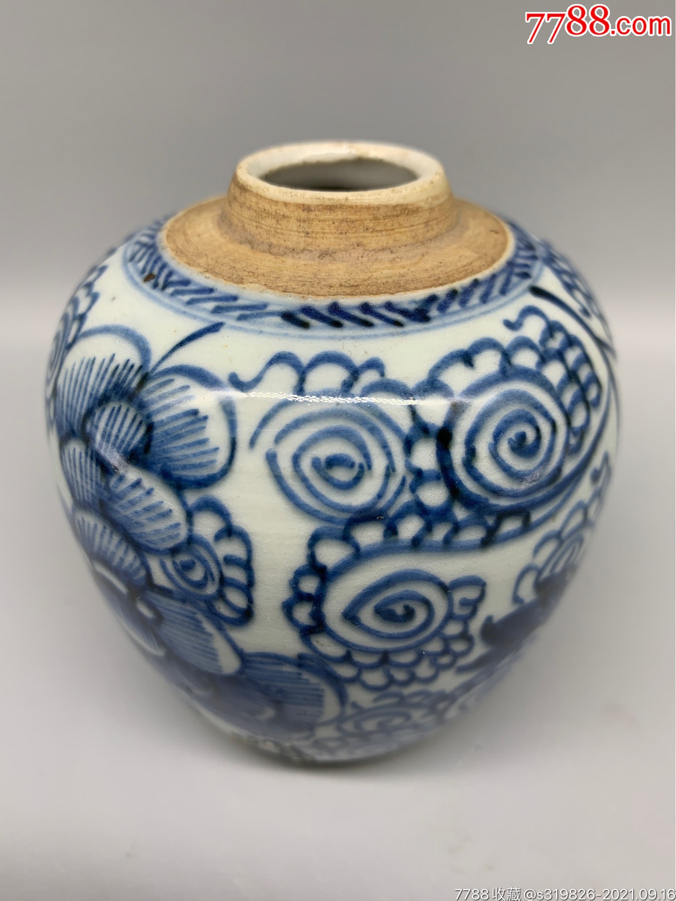 清早期青花花卉纹砂口罐