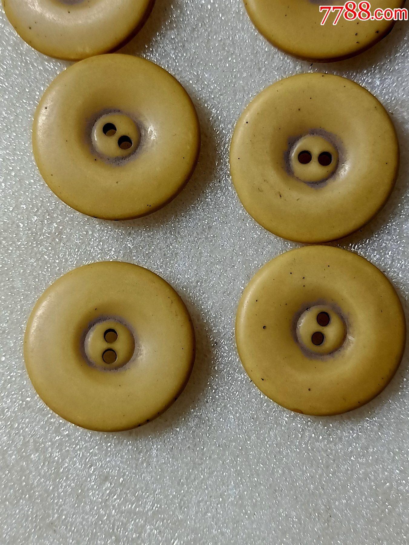 解放前后的衣扣9个一起拍d326磨的厚薄不均品相如图