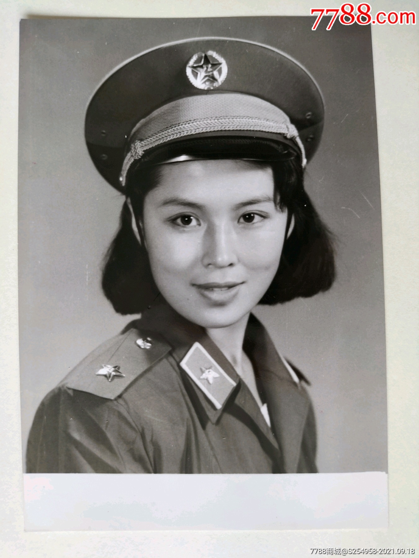 漂亮的女军人照片一张_老照片_图片收藏_回收价格_7788老照片