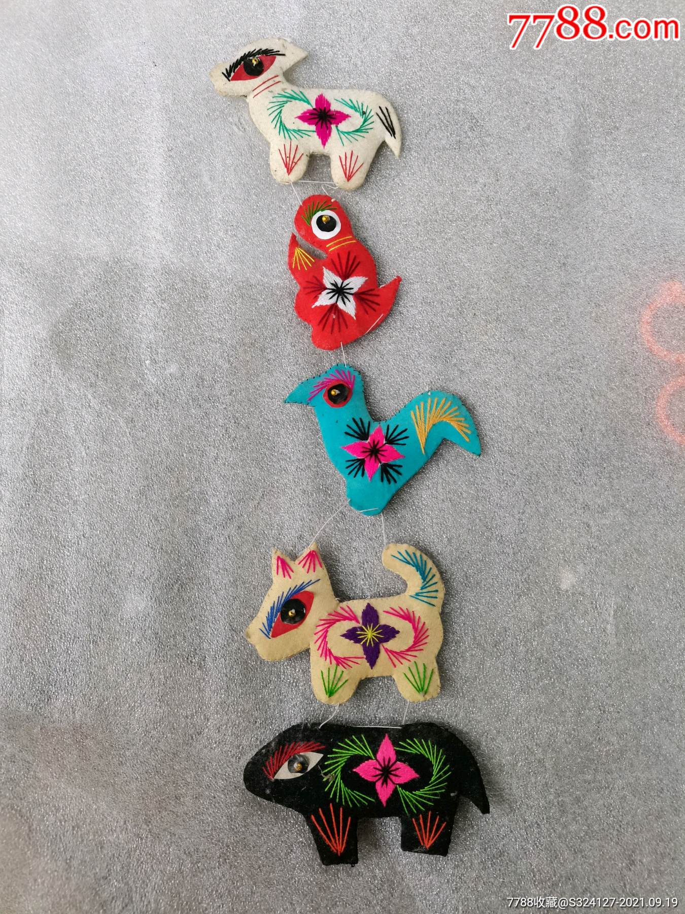 文革手工刺绣十二生肖动物