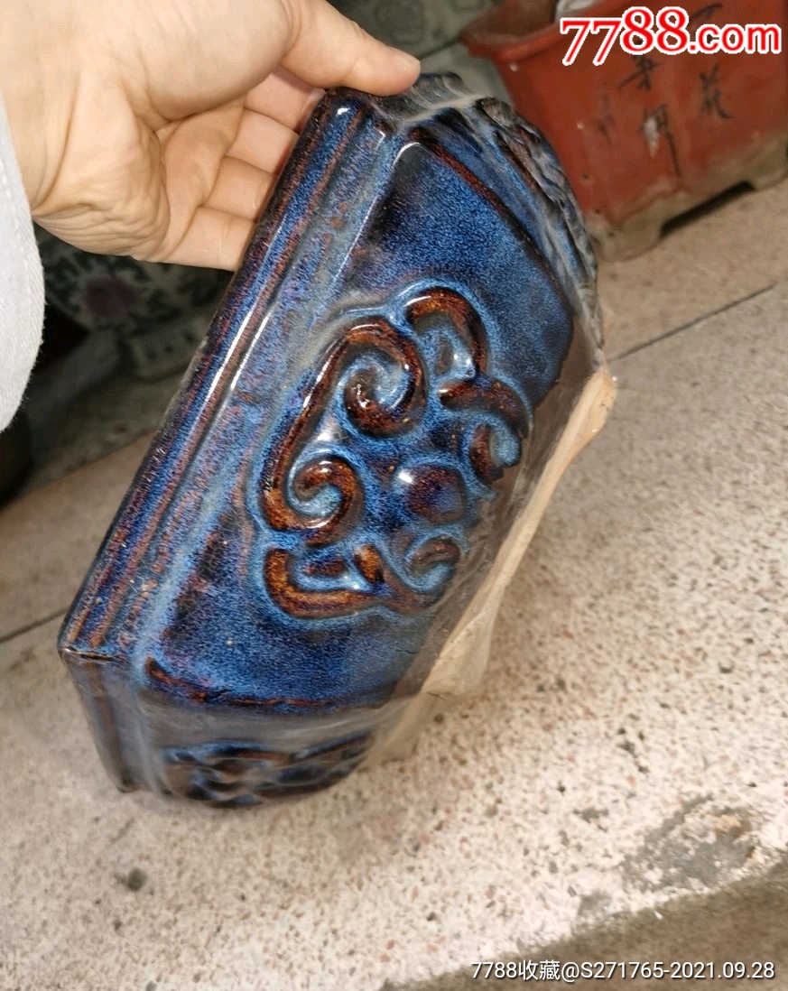 大众拍卖     老石湾蓝釉六角如意纹花盆        ￥199