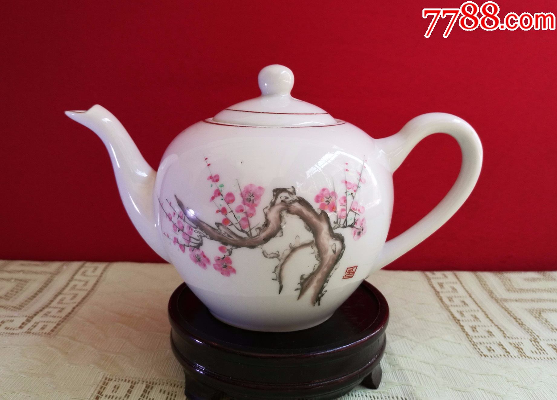 1980年德化建白瓷浅绛彩梅花纹描金茶壶