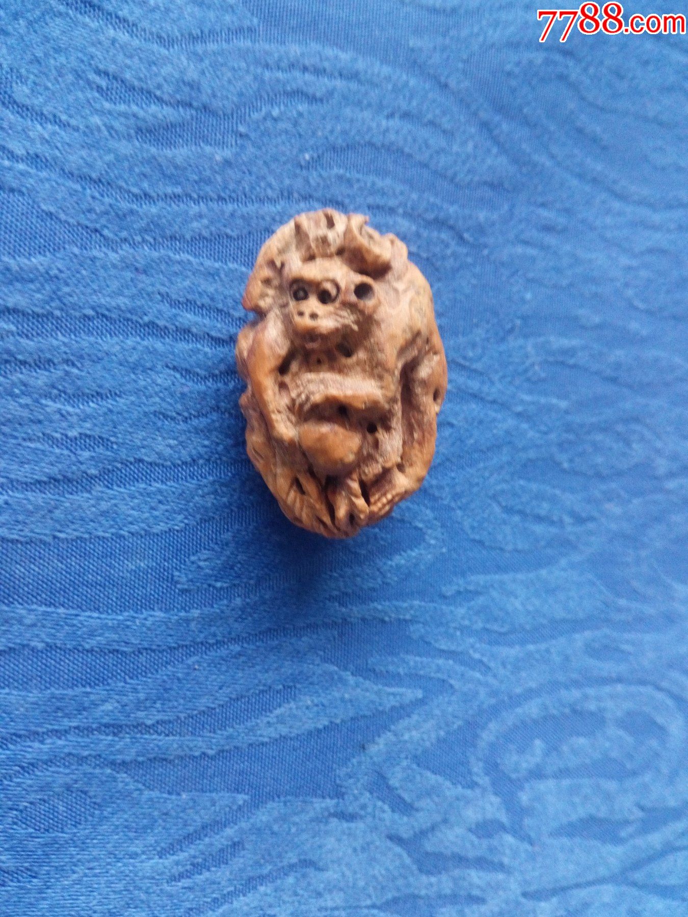 创汇期文革胶东高密民间老艺人纯手工桃核雕刻趣味生肖申猴把玩挂件