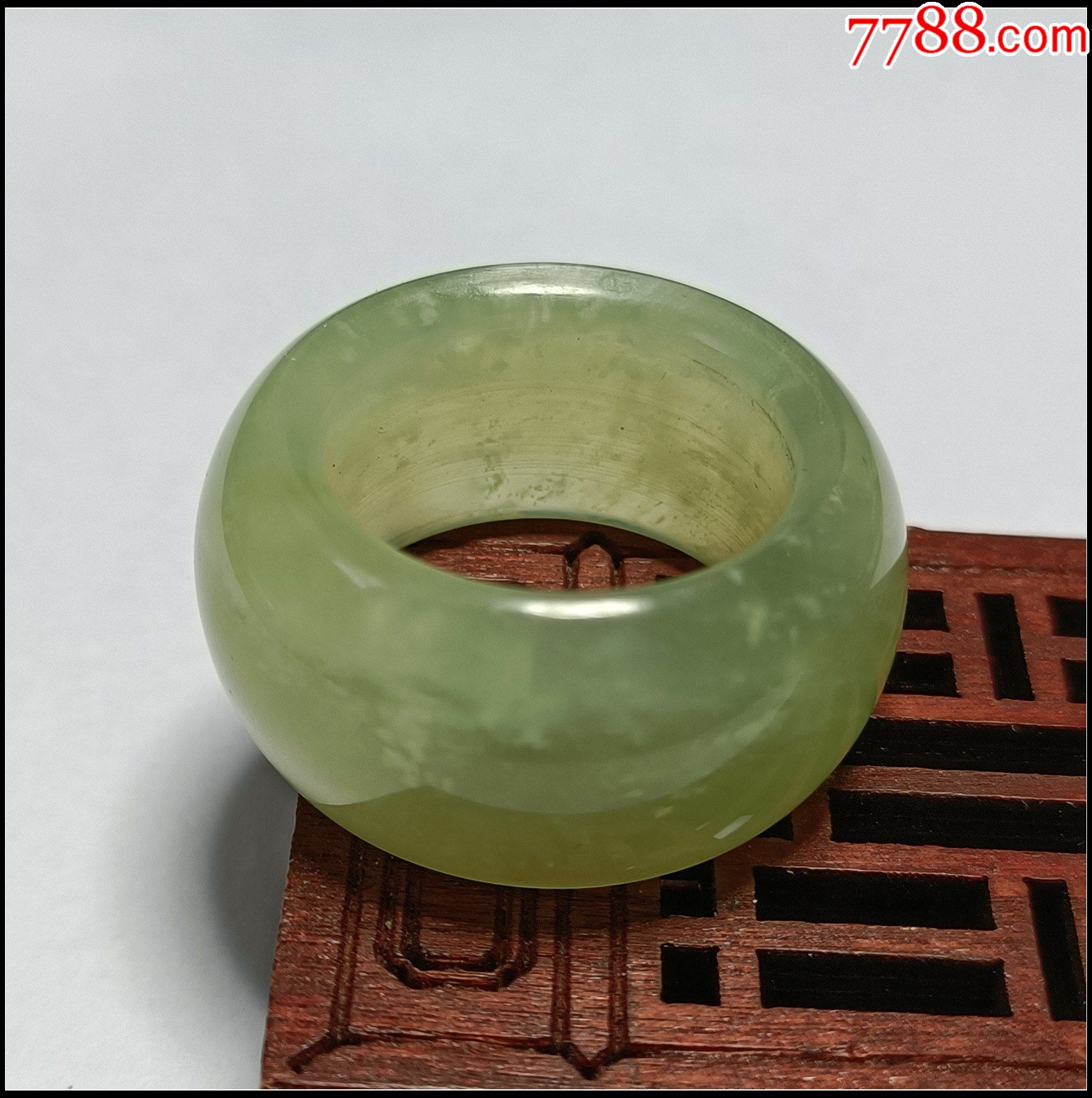 湖水绿岫玉宽版玉指环_岫岩玉_第1张_7788玉器收藏