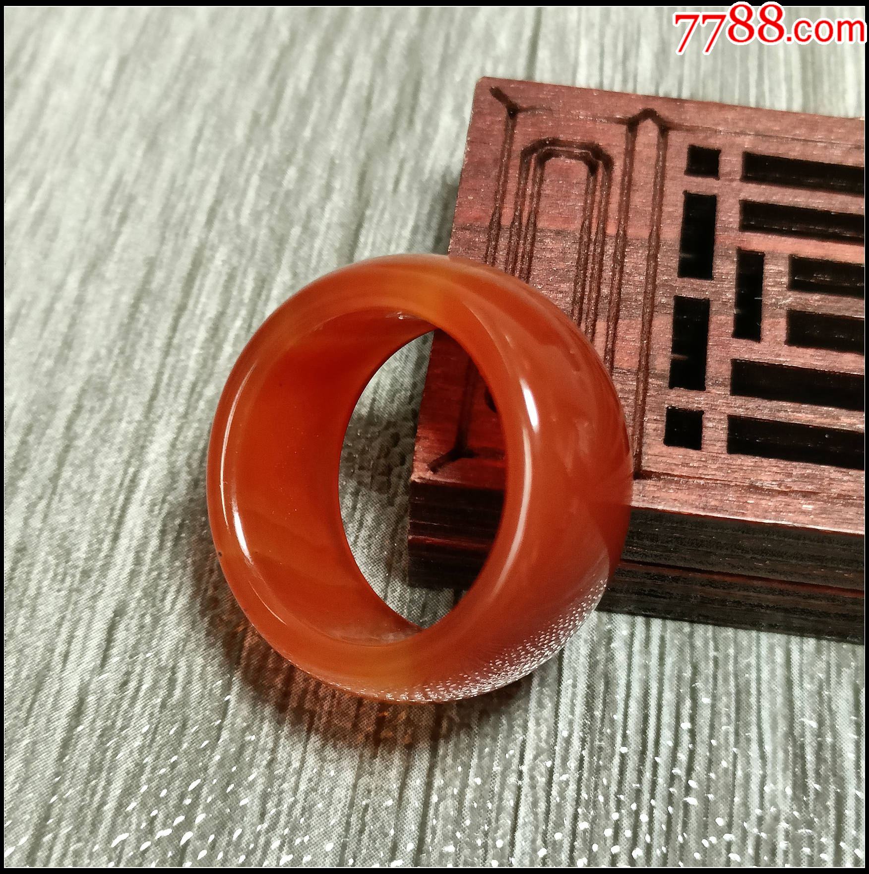 靓丽中国红宽版玛瑙玉戒指_价格28元_第1张