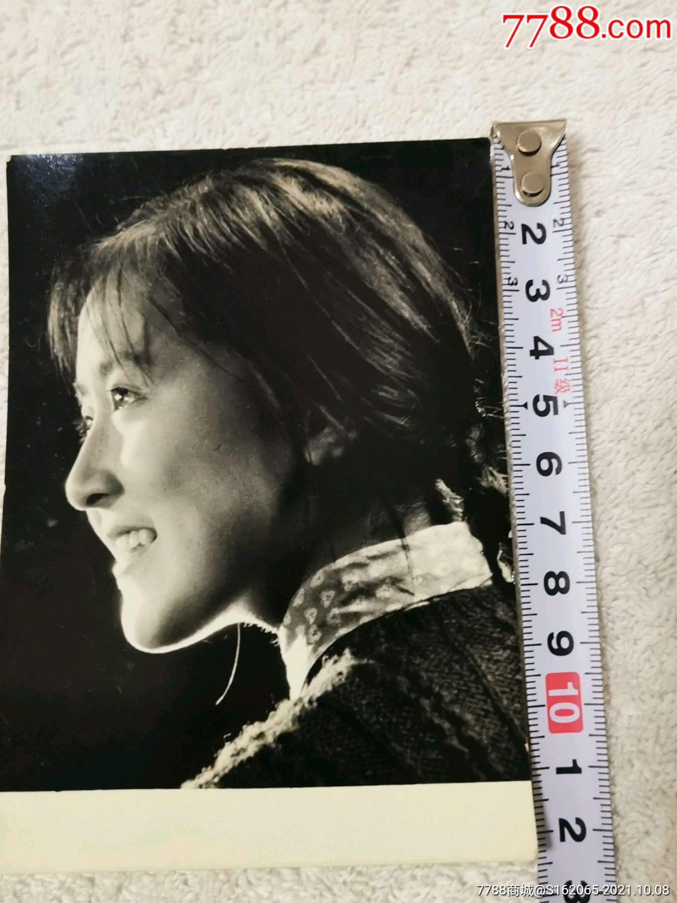 七十年代大辫子美女人像留影