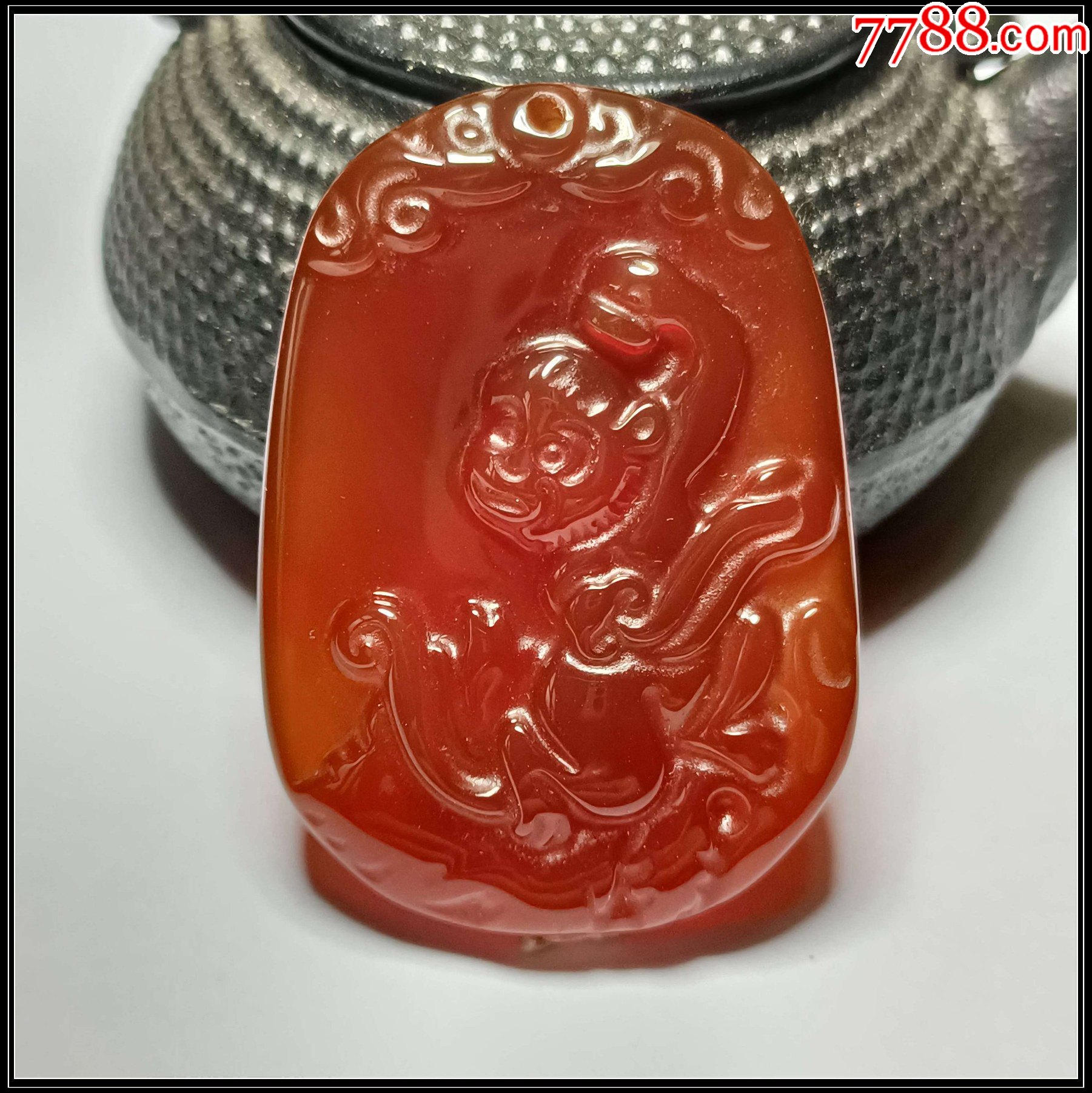 天然玛瑙猴子吊坠玉牌