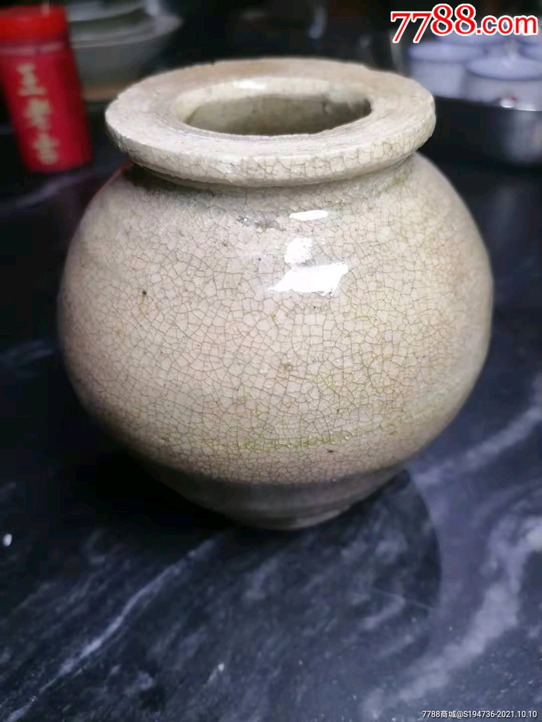 元明时期青瓷罐,精莹开片,釉色浑厚.口宽6.5高11公公.