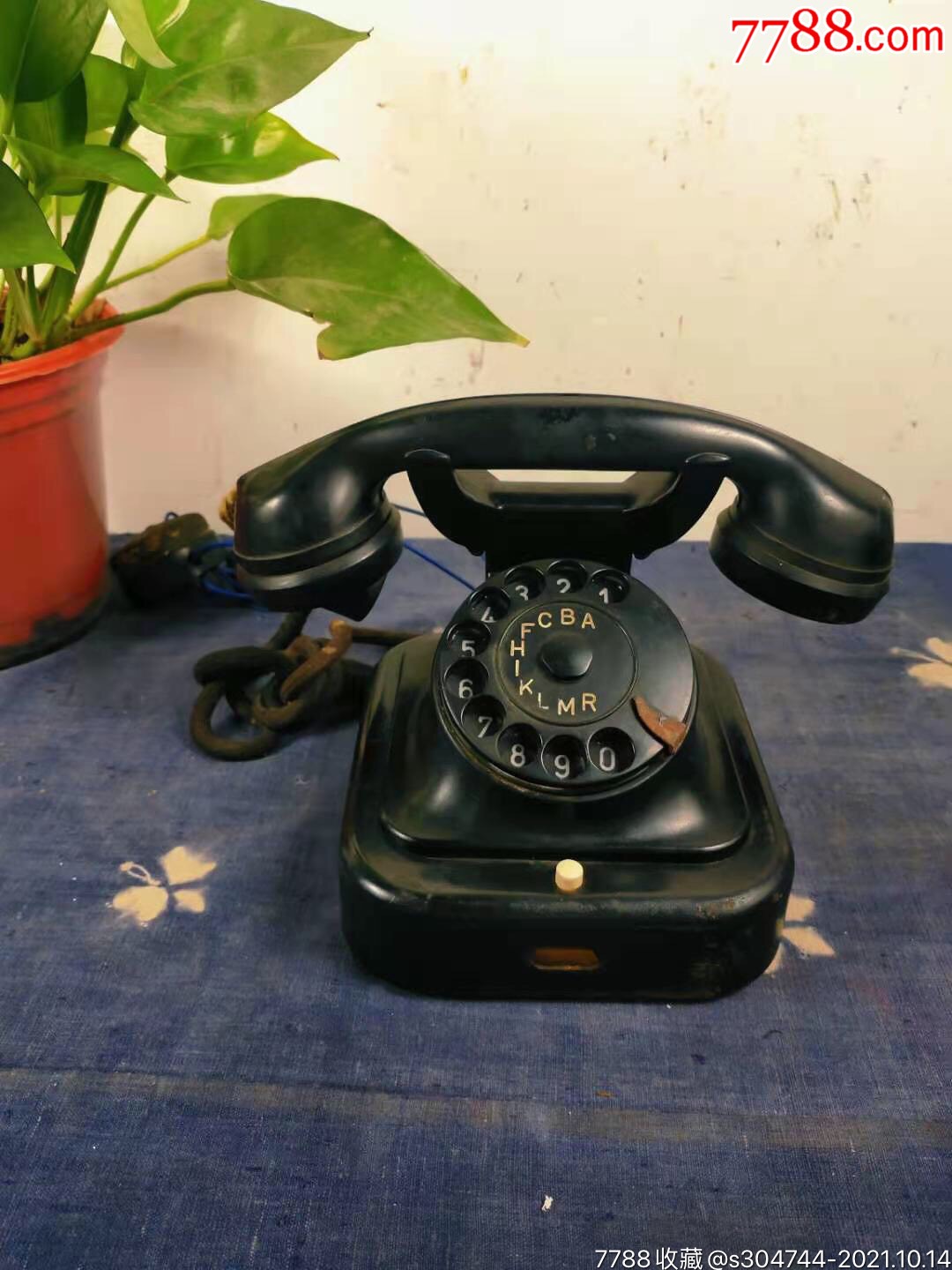 快拍     五十年代德国进口铁壳胶木拨盘电话.品相一流.