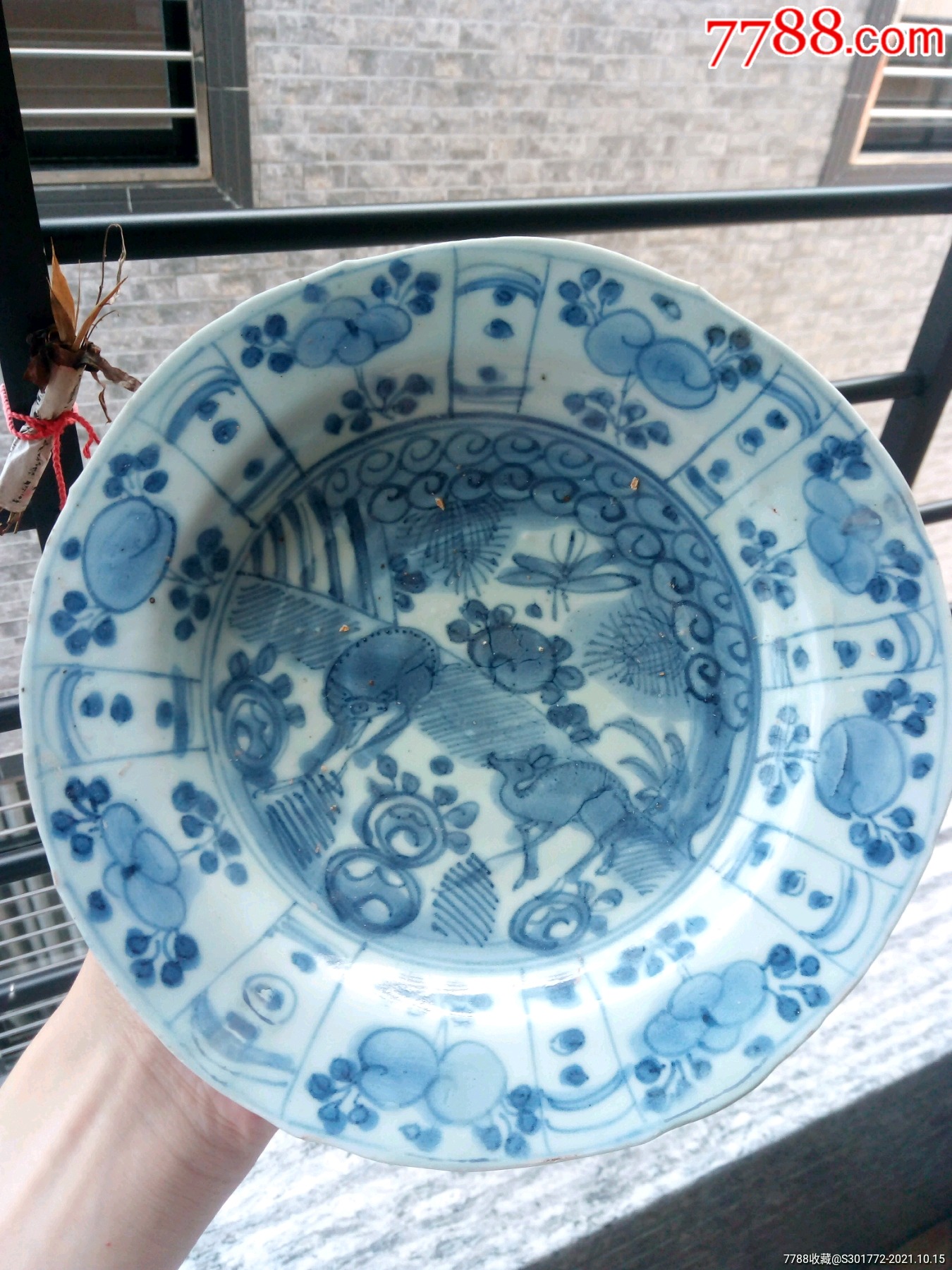 明代万历皇帝时期青花花卉双鹿盘