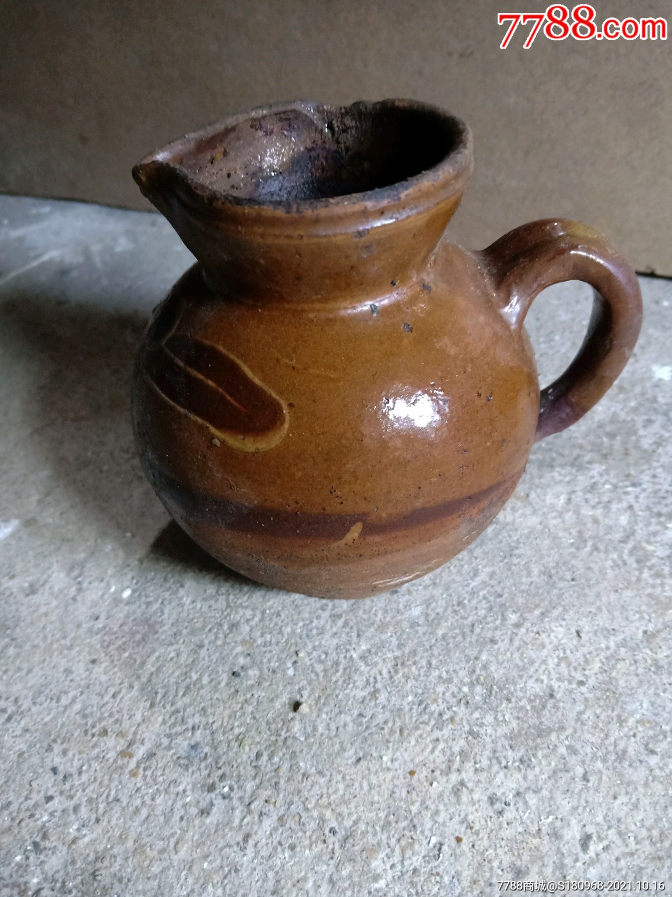 清代刻花小陶壶