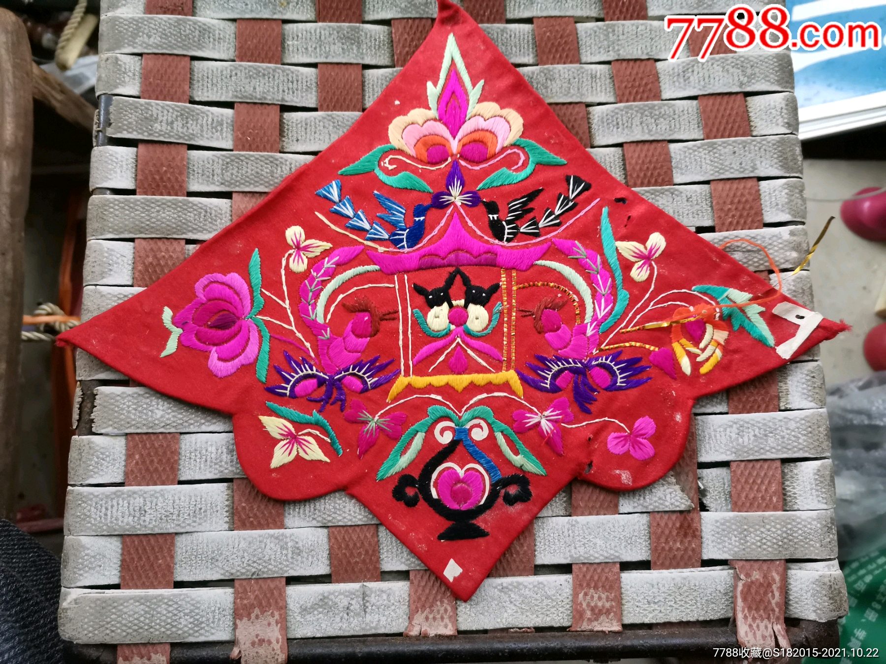 云南少数民族刺绣一片少见了