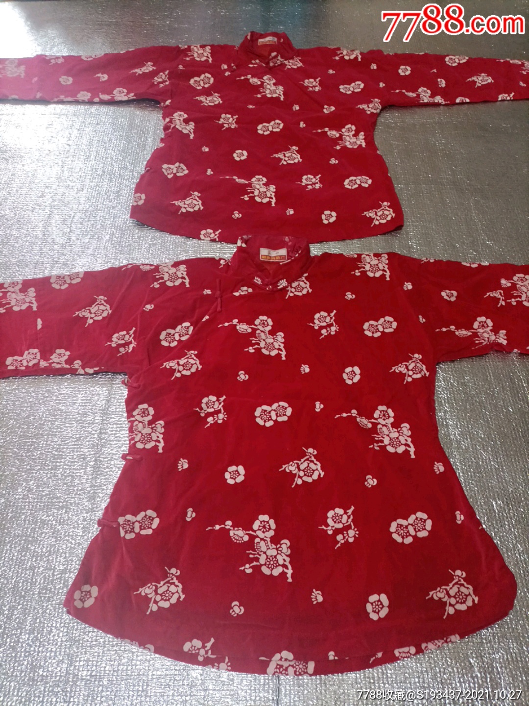 少见苏州剧装戏剧厂梅花图案女款戏服上衣两件